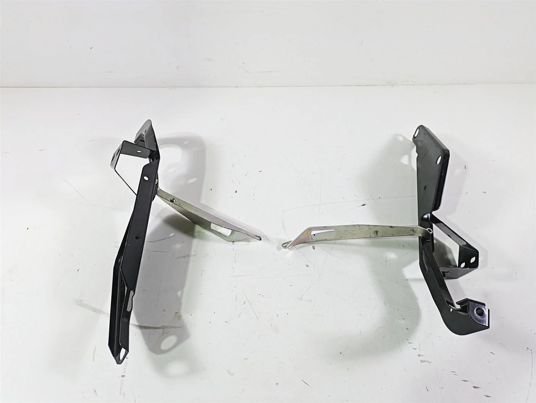 2008 Harley Touring FLHTCU E-Glide 105TH Front Fairing Mounts Set 58479-96B - Image 2