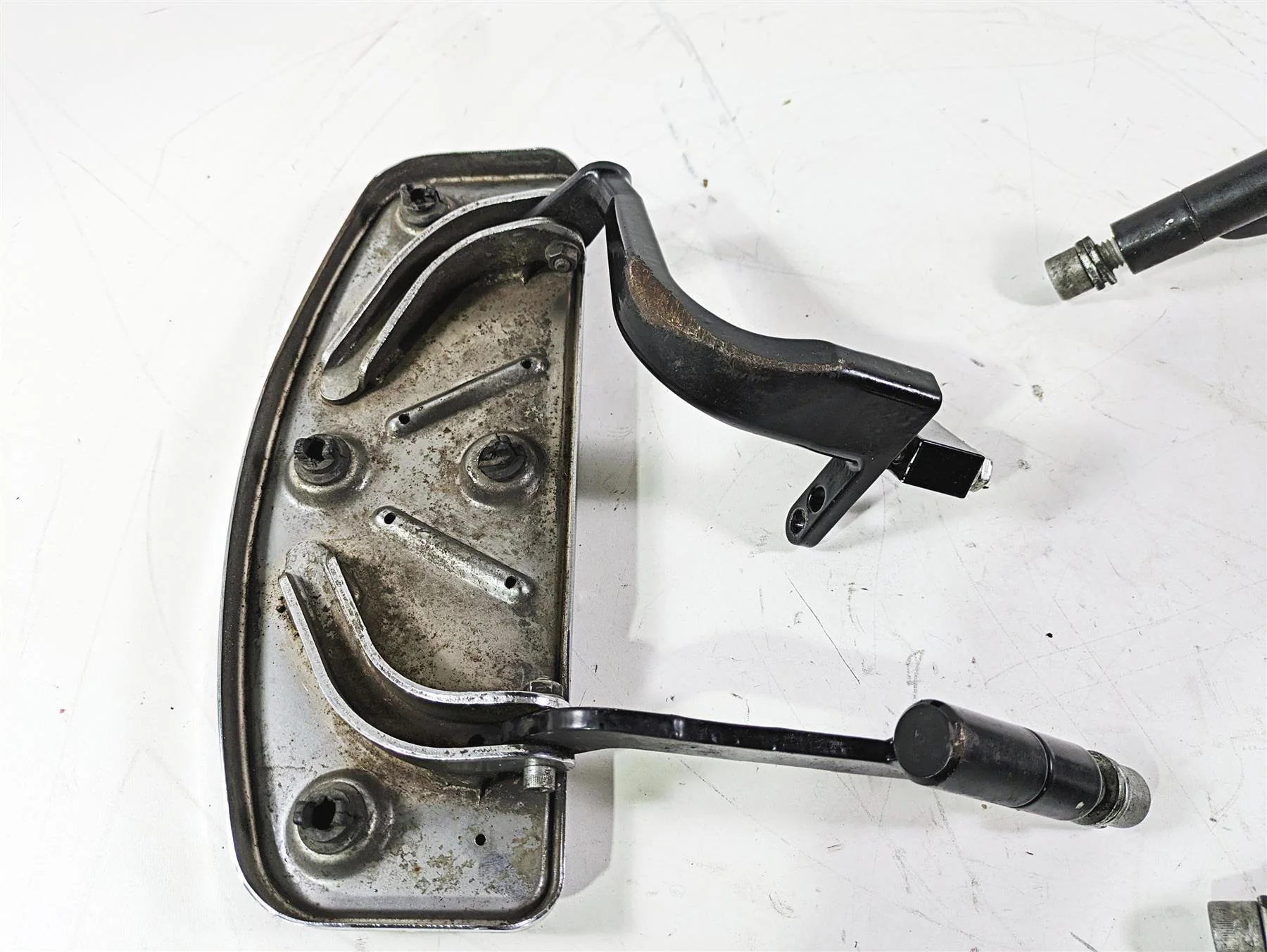 2008 Harley Touring FLHTCU E-Glide 105TH Front Floor Board Set 50622-83 50518-83 - Image 10