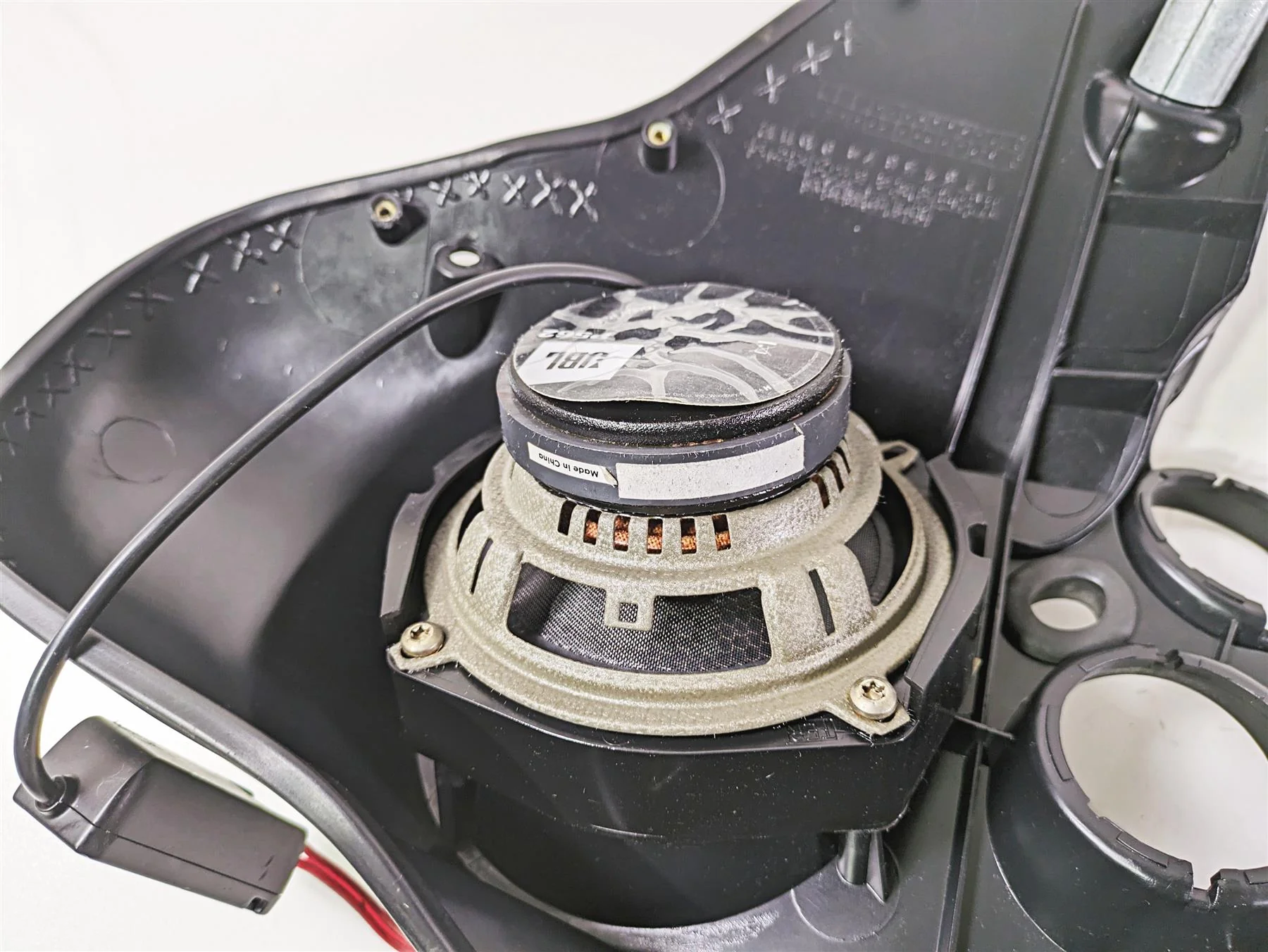 2008 Harley Touring FLHTCU E-Glide 105TH Front Inner Fairing Speaker 58497-08A - Image 5