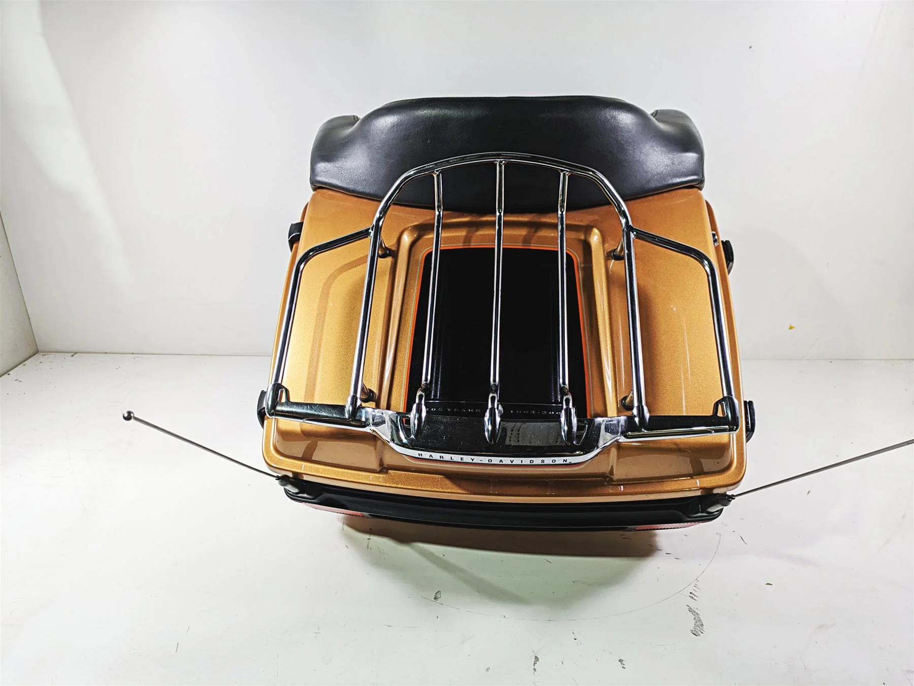 2008 Harley Touring FLHTCU E-Glide 105TH Gold Trunk Tour Pack & Mount 53217-08