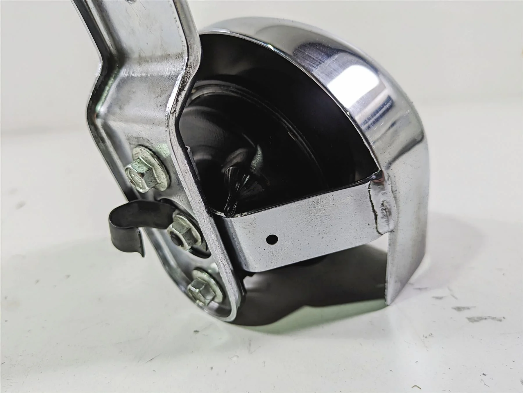 2008 Harley Touring FLHTCU E-Glide 105TH Horn With Chrome Cover 61300478A - Image 11