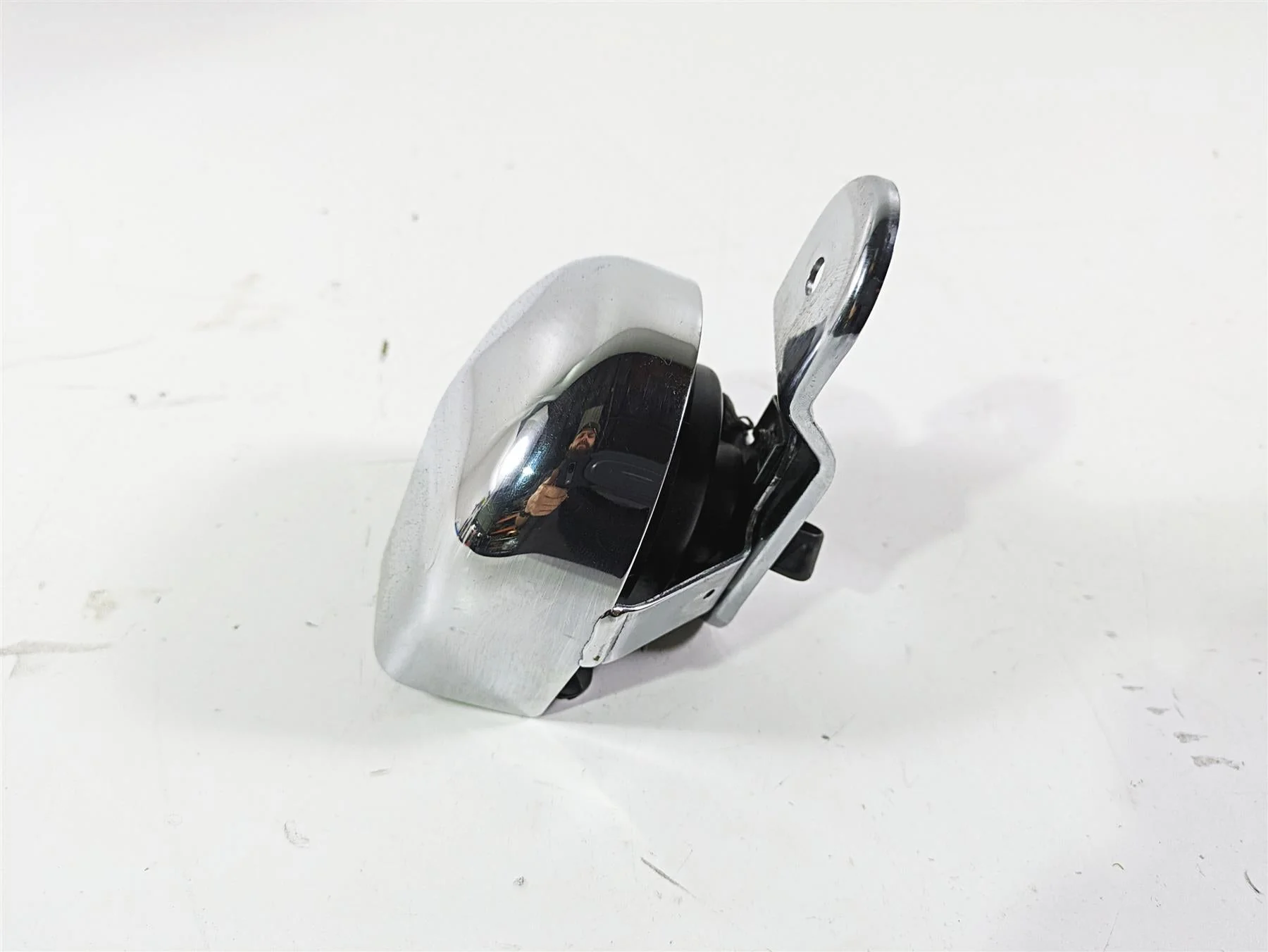 2008 Harley Touring FLHTCU E-Glide 105TH Horn With Chrome Cover 61300478A - Image 4