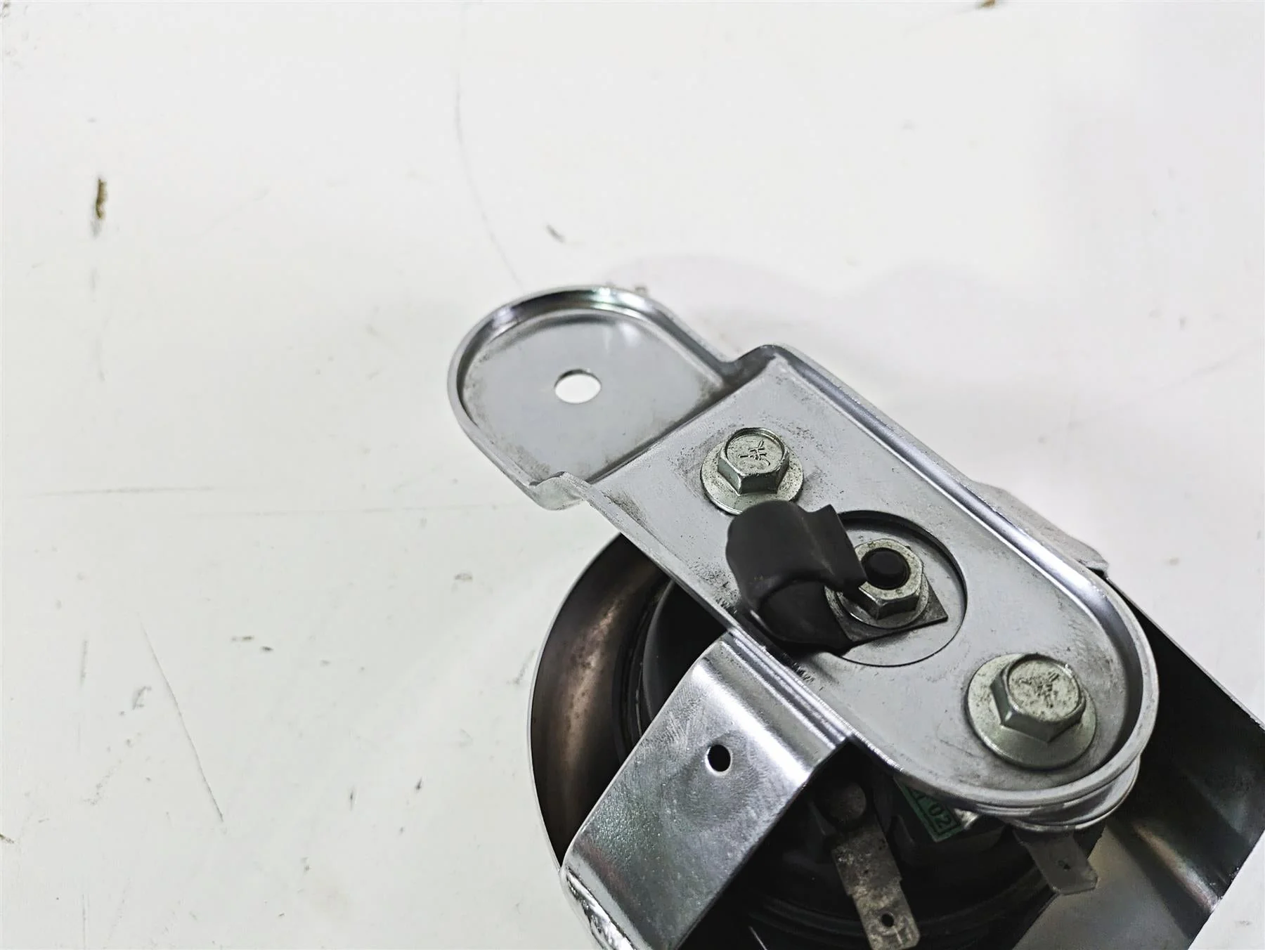 2008 Harley Touring FLHTCU E-Glide 105TH Horn With Chrome Cover 61300478A - Image 9