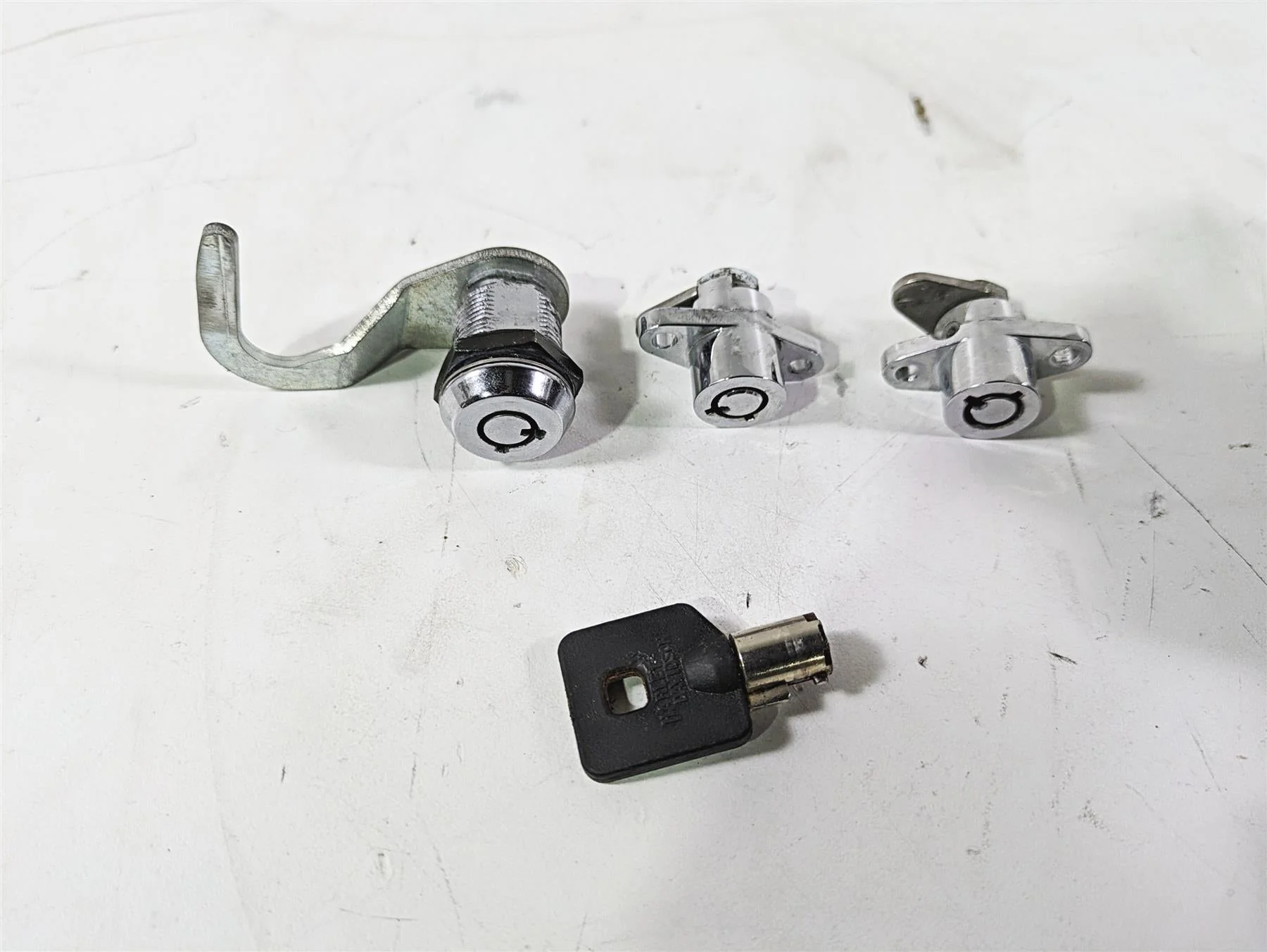 2008 Harley Touring FLHTCU E-Glide 105TH Ignition Switch Key Lock Set 71572-06 - Image 3