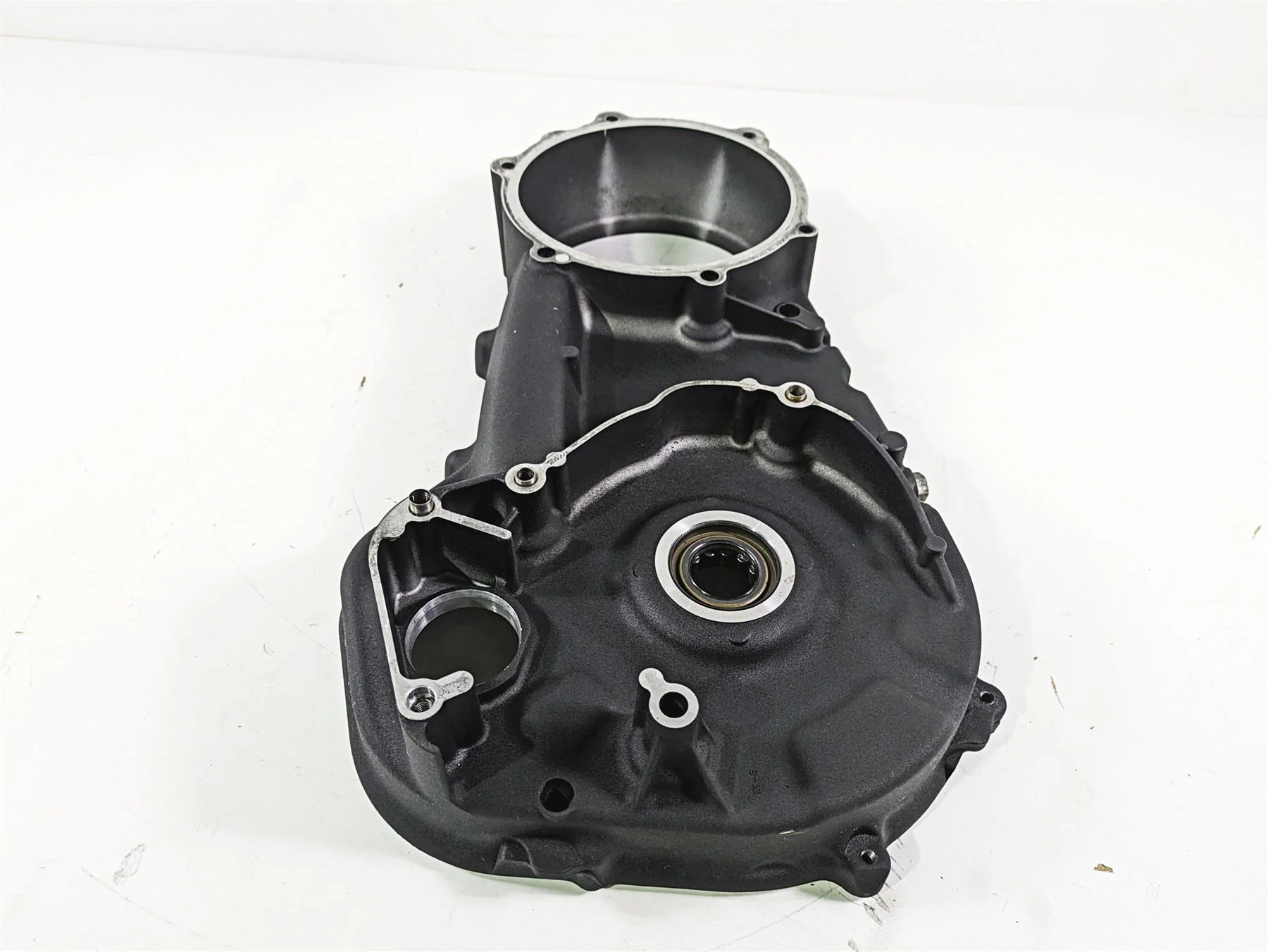 2008 Harley Touring FLHTCU E-Glide 105TH Inner Primary Drive Cover 60677-07 - Image 12
