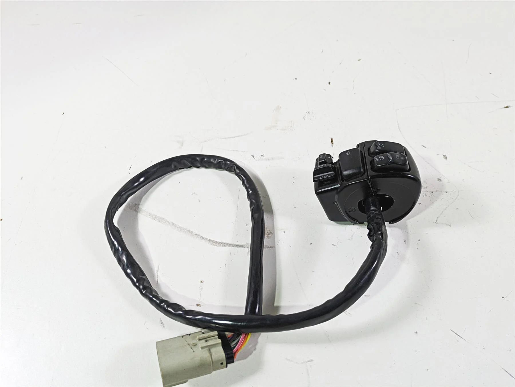 2008 Harley Touring FLHTCU E-Glide 105TH Left Hand Control Switch Audio 71682-06 - Image 2