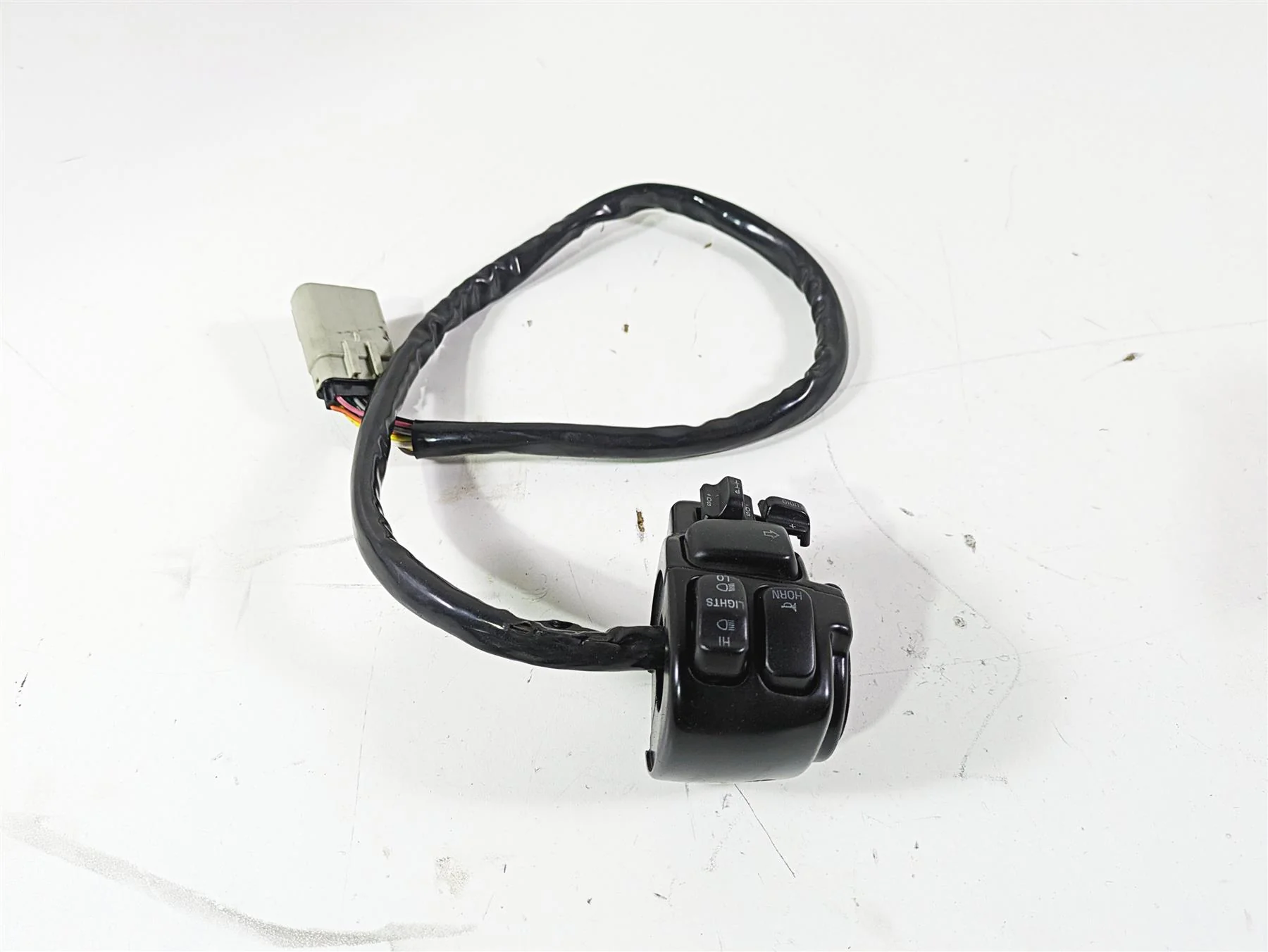 2008 Harley Touring FLHTCU E-Glide 105TH Left Hand Control Switch Audio 71682-06 - Image 3