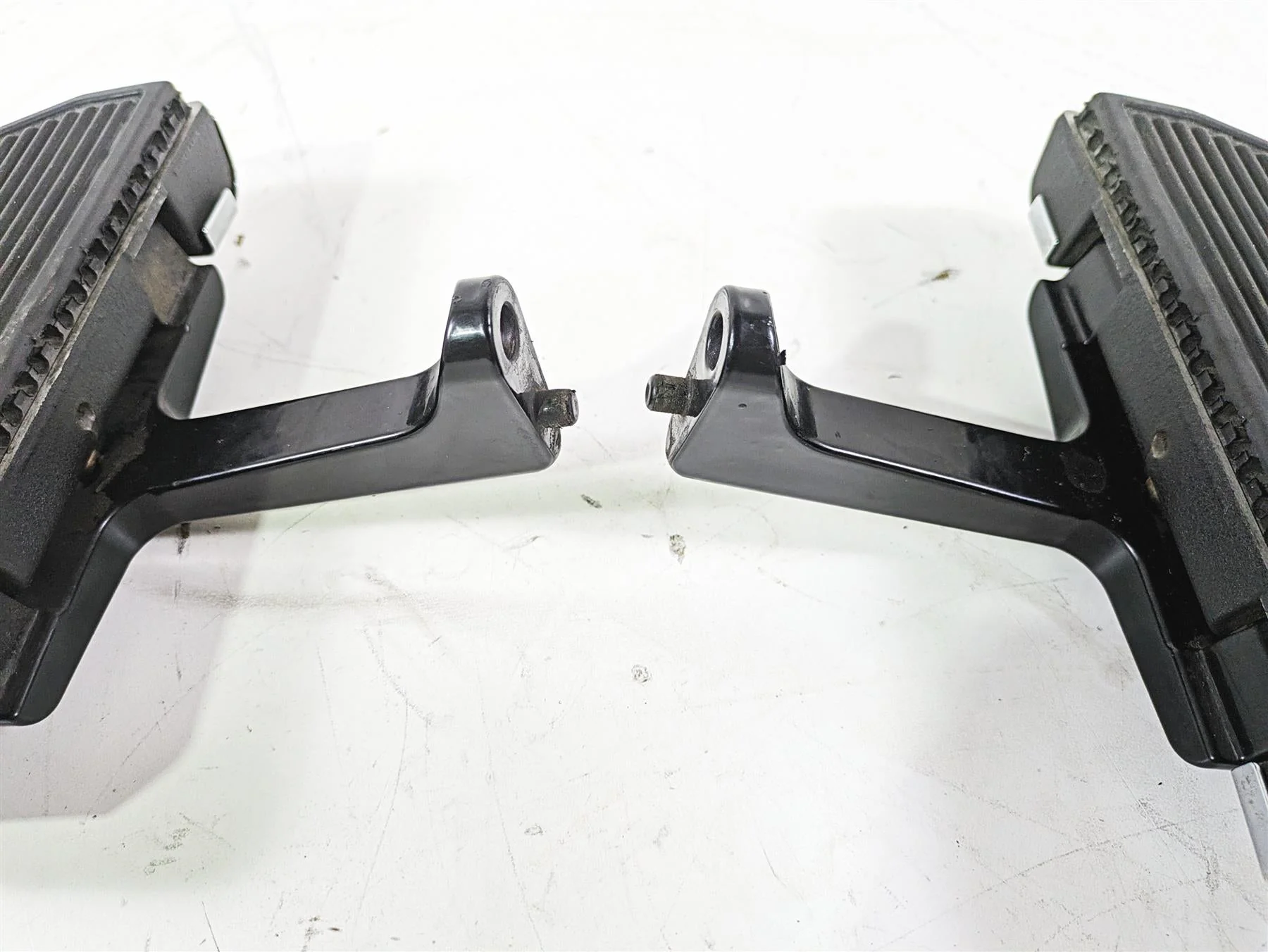 2008 Harley Touring FLHTCU E-Glide 105TH Passenger Floor Board Set 52719-93B - Image 6