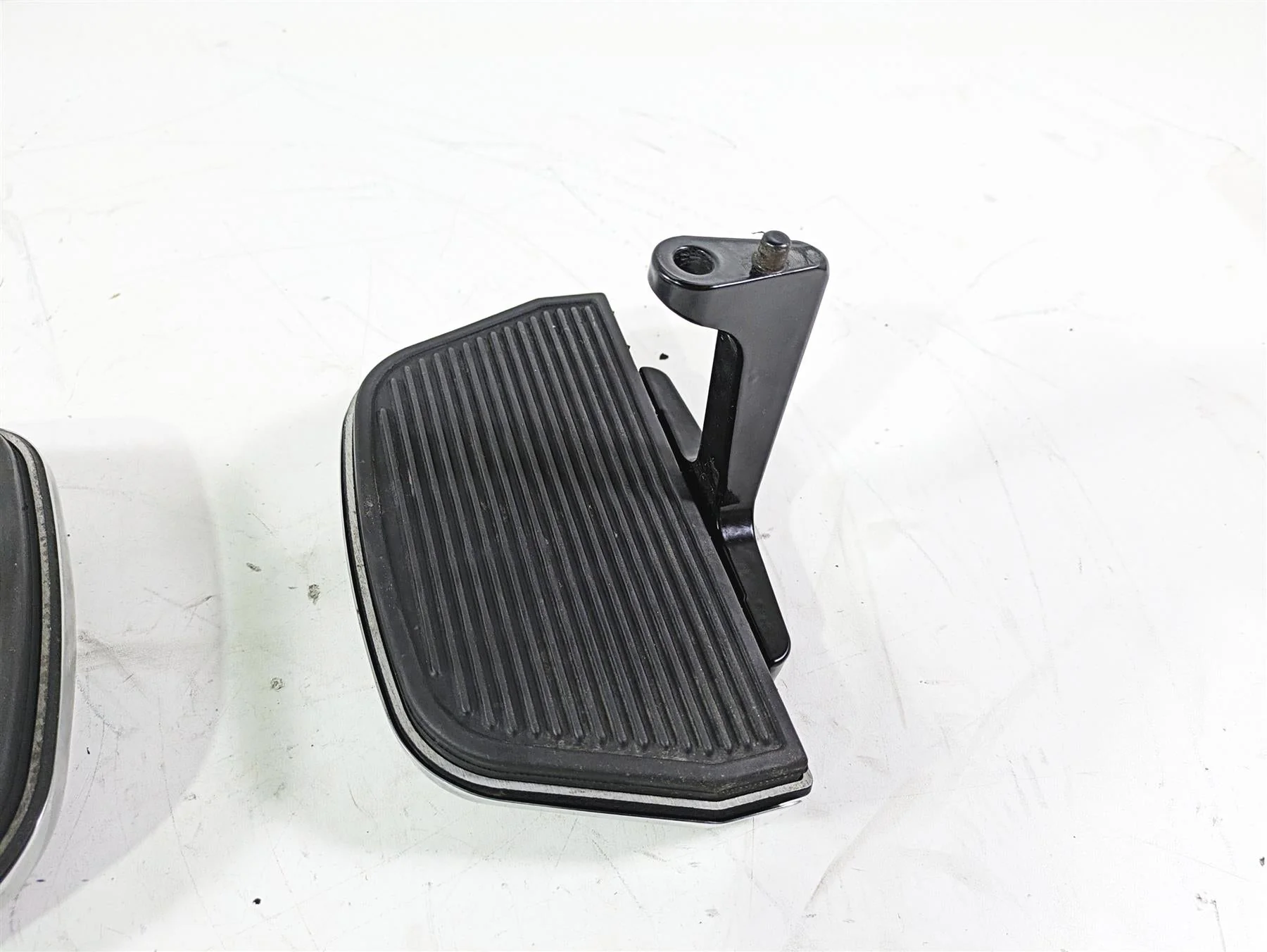 2008 Harley Touring FLHTCU E-Glide 105TH Passenger Floor Board Set 52719-93B - Image 8