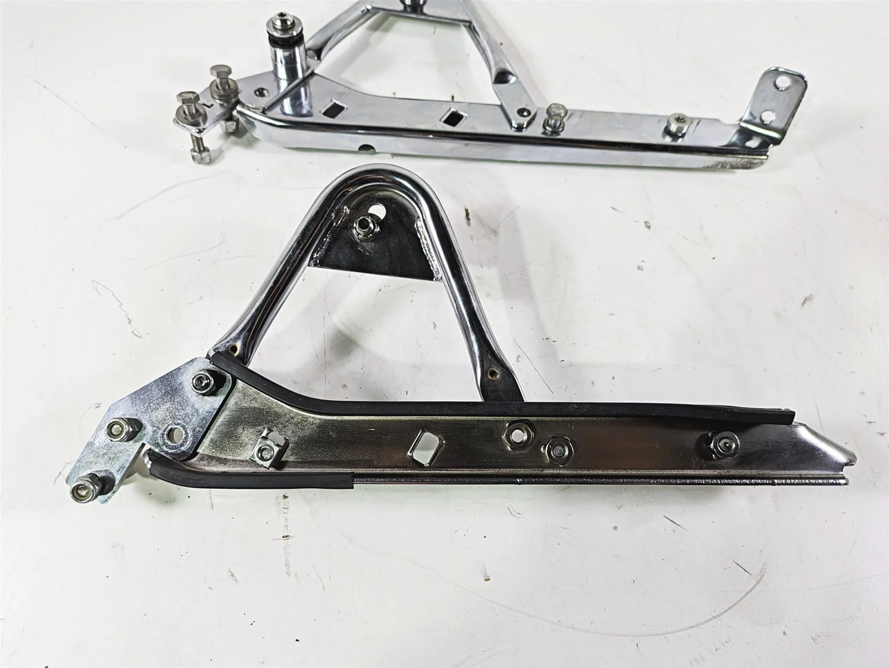 2008 Harley Touring FLHTCU E-Glide 105TH Rear Chrome Mount Rack Holder 90720-79C - Image 5