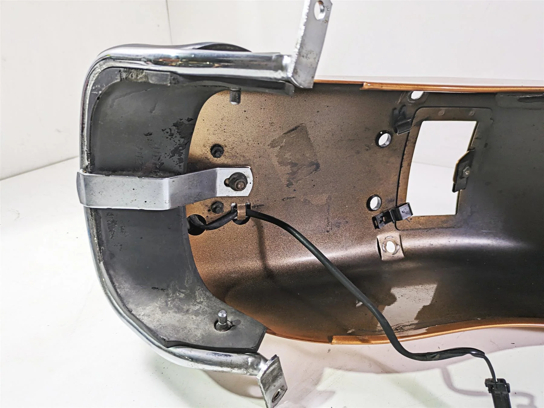 2008 Harley Touring FLHTCU E-Glide 105TH Rear Gold Fender 59579-06 - Image 12
