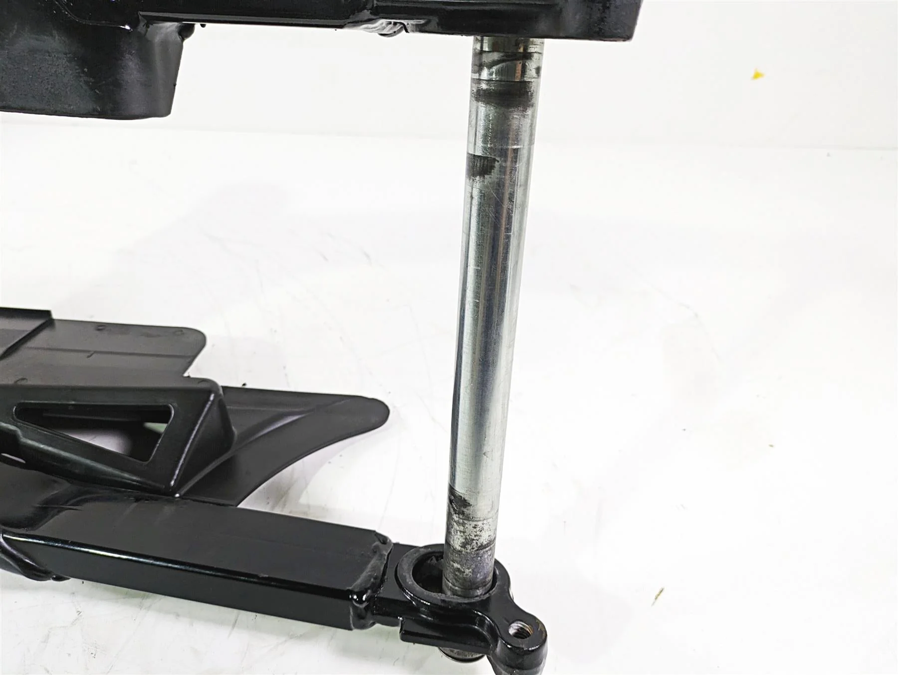 2008 Harley Touring FLHTCU E-Glide 105TH Rear Swingarm Swing Arm 47549-02A - Image 10