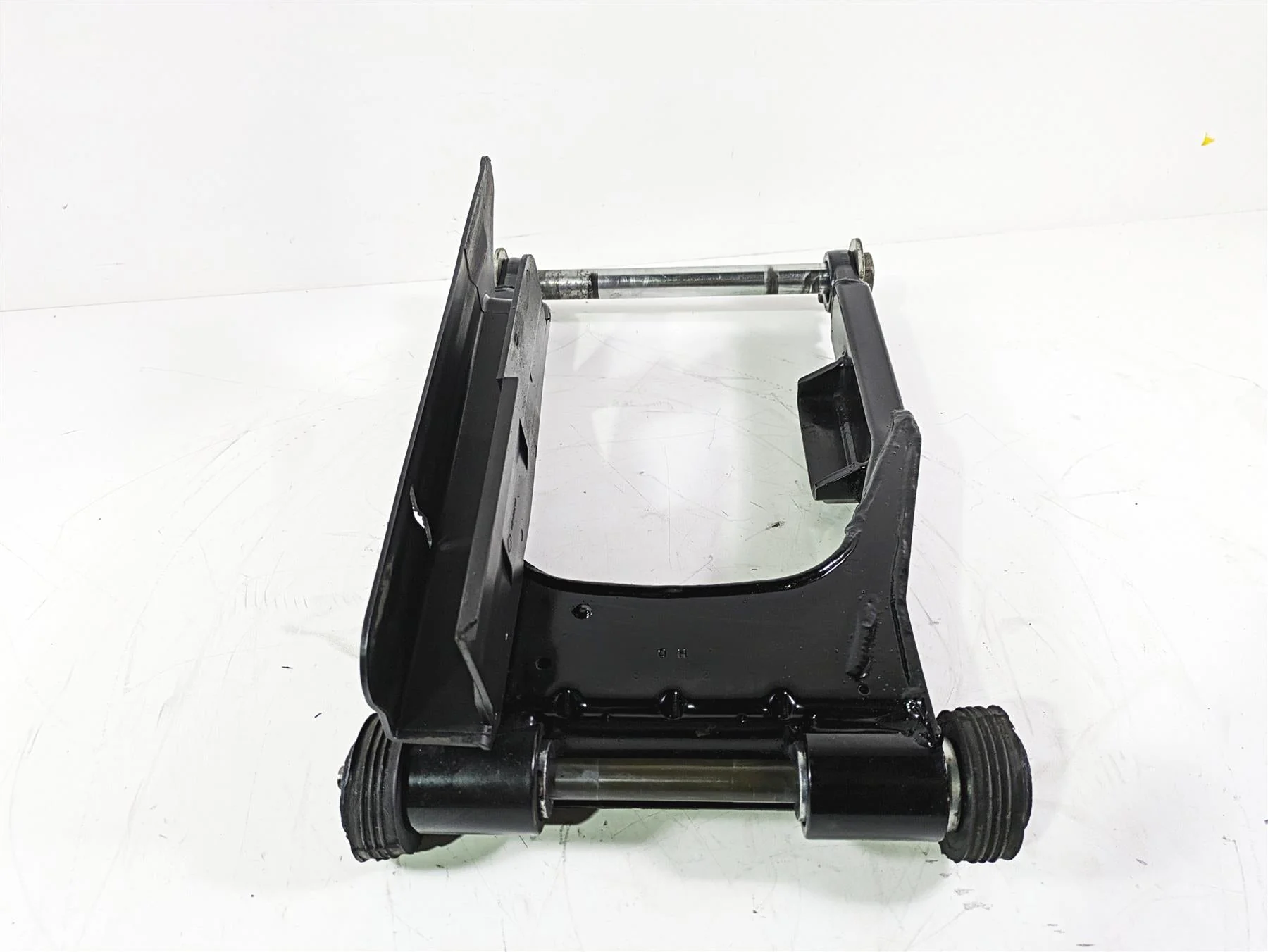 2008 Harley Touring FLHTCU E-Glide 105TH Rear Swingarm Swing Arm 47549-02A - Image 4