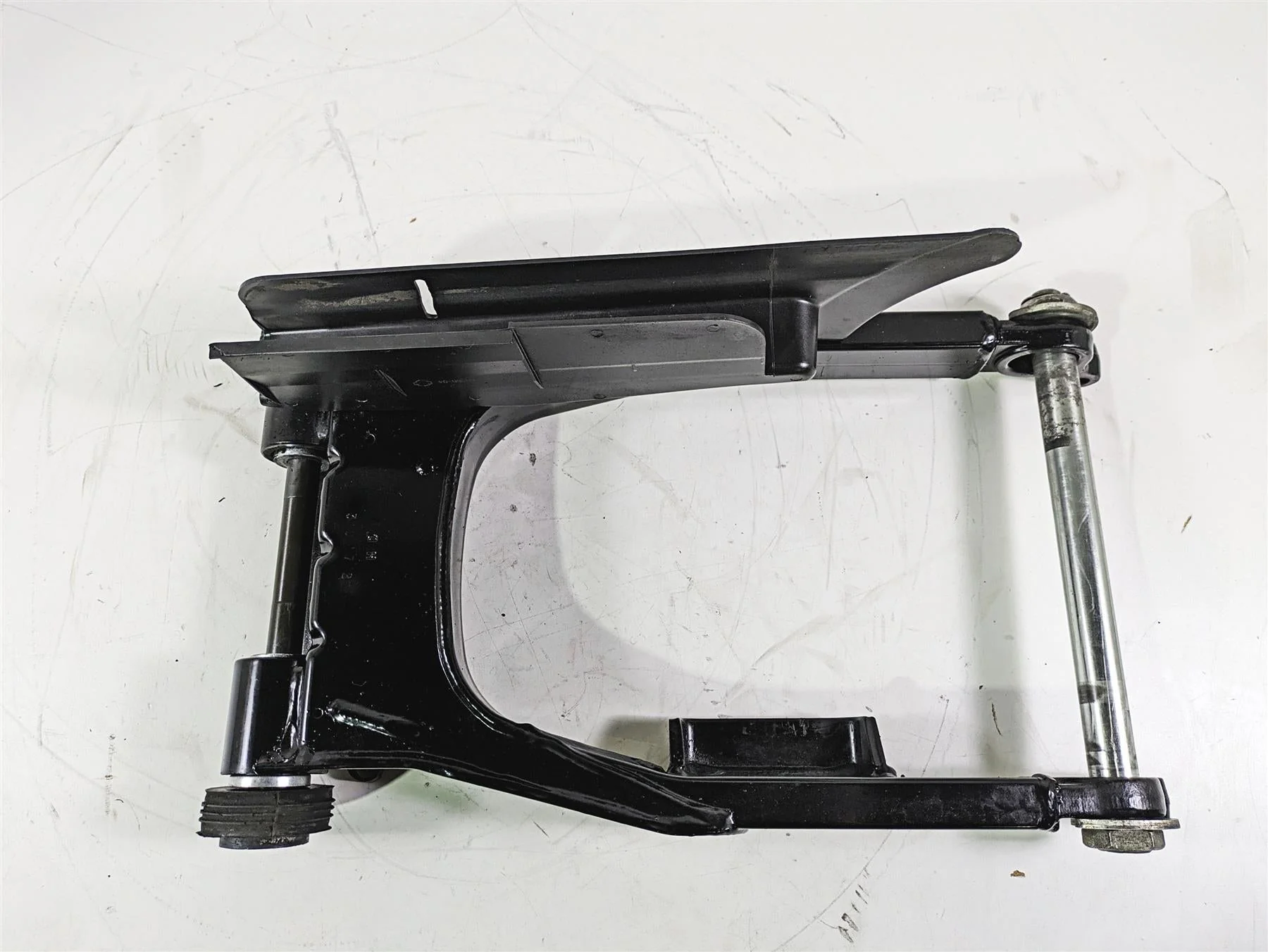 2008 Harley Touring FLHTCU E-Glide 105TH Rear Swingarm Swing Arm 47549-02A - Image 5