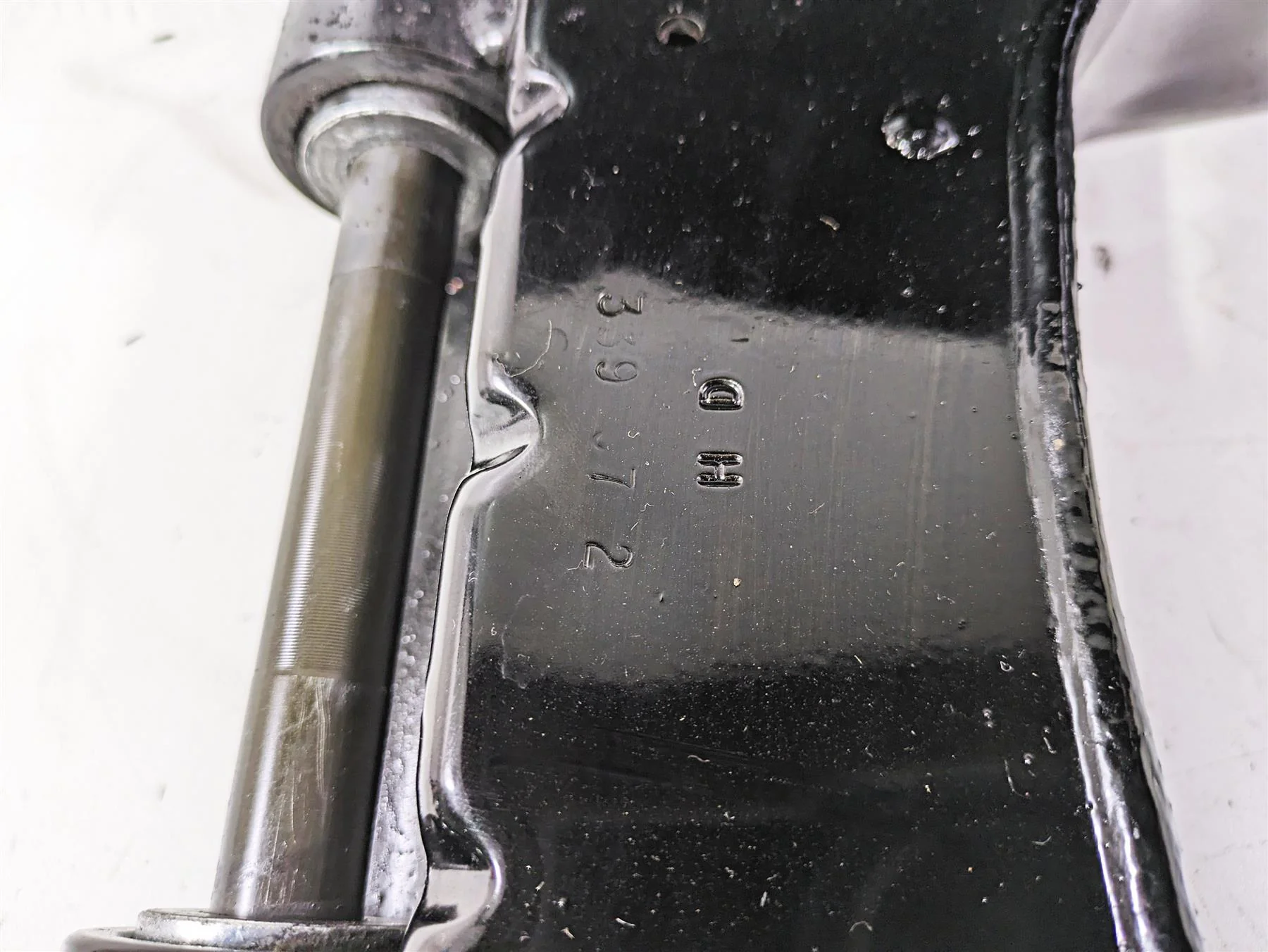 2008 Harley Touring FLHTCU E-Glide 105TH Rear Swingarm Swing Arm 47549-02A - Image 6