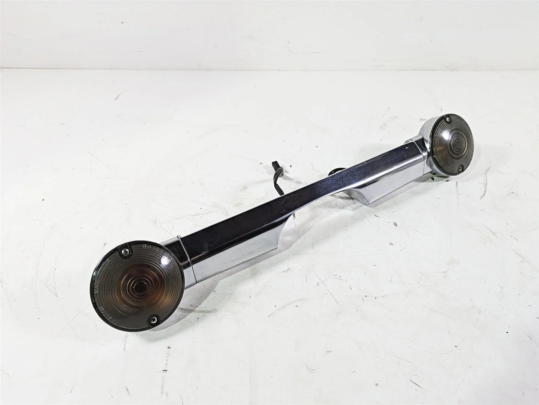 2008 Harley Touring FLHTCU E-Glide 105TH Rear Turn Signal Blinker Bar 68510-74C - Image 11