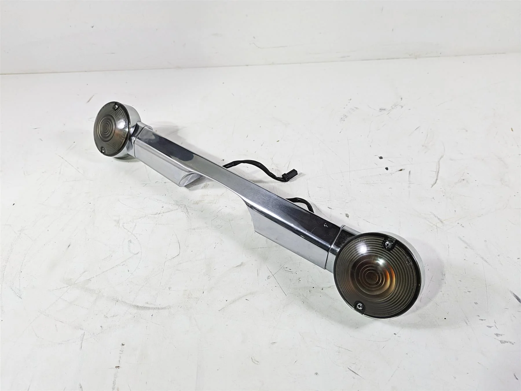 2008 Harley Touring FLHTCU E-Glide 105TH Rear Turn Signal Blinker Bar 68510-74C - Image 12