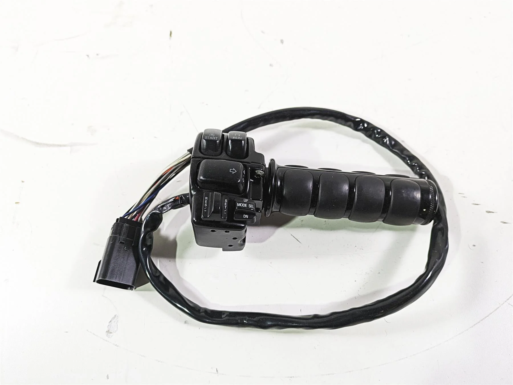 2008 Harley Touring FLHTCU E-Glide 105TH Right Control Switch Cruise 71684-06A