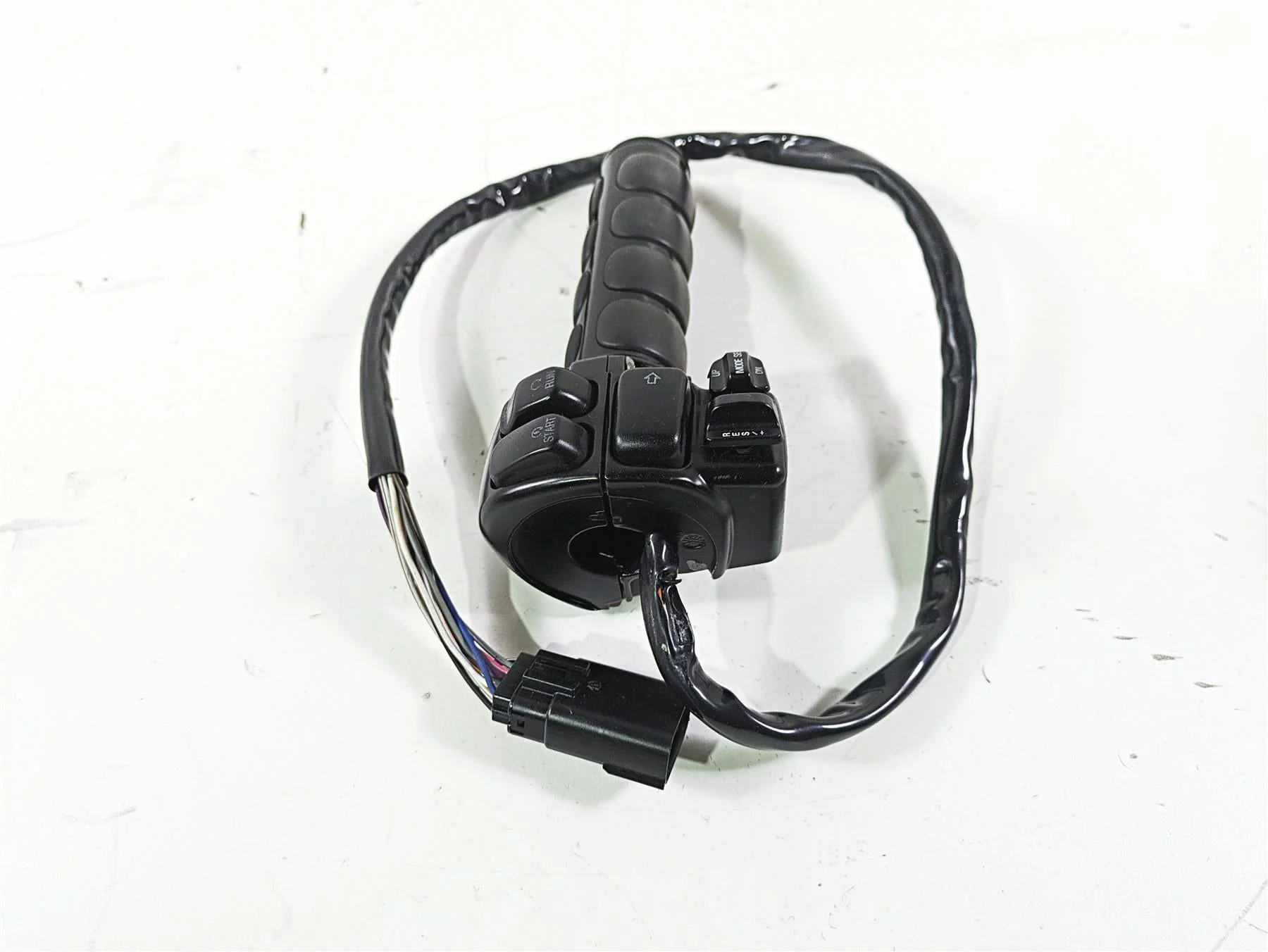 2008 Harley Touring FLHTCU E-Glide 105TH Right Control Switch Cruise 71684-06A - Image 4