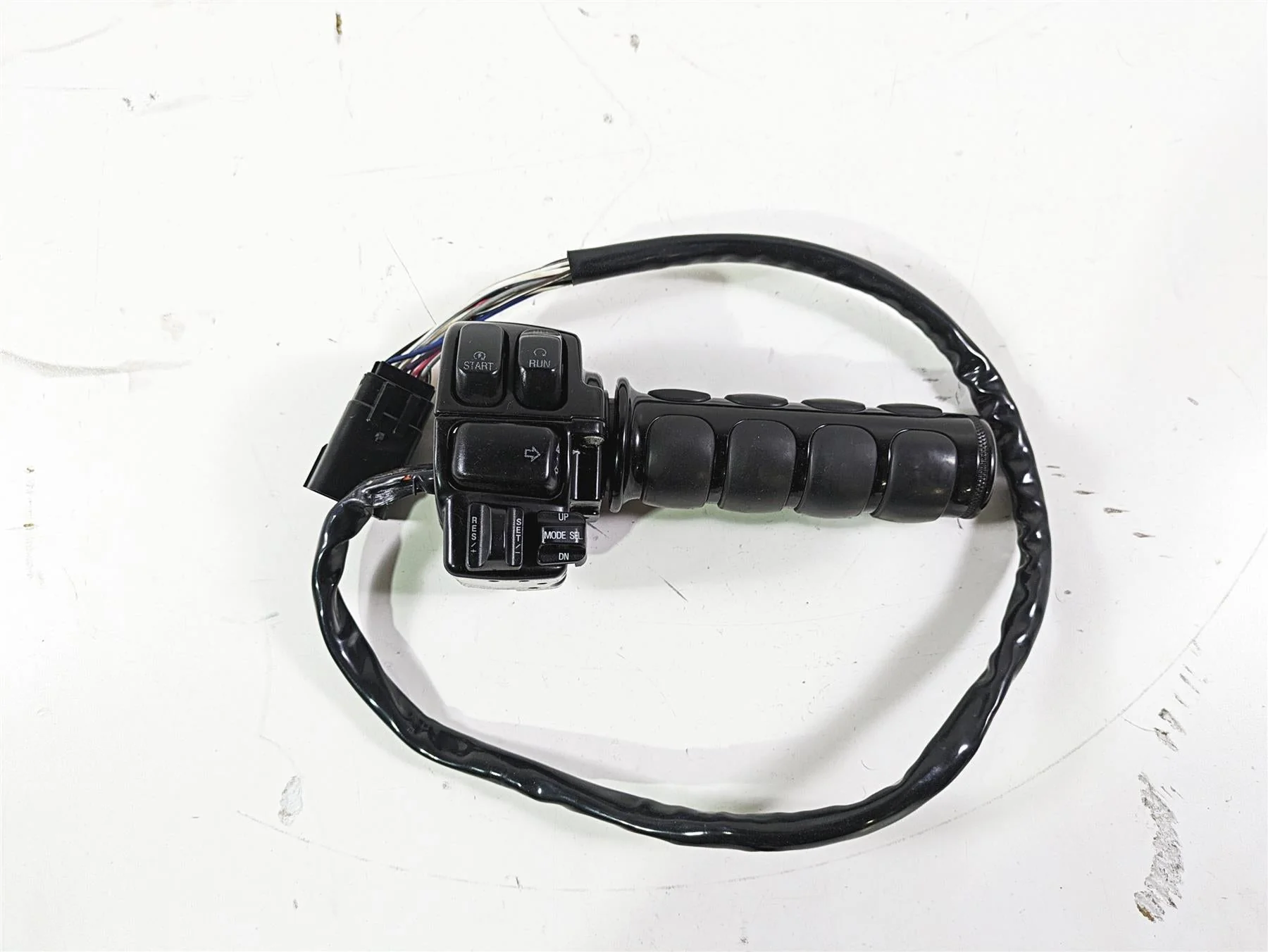 2008 Harley Touring FLHTCU E-Glide 105TH Right Control Switch Cruise 71684-06A - Image 5