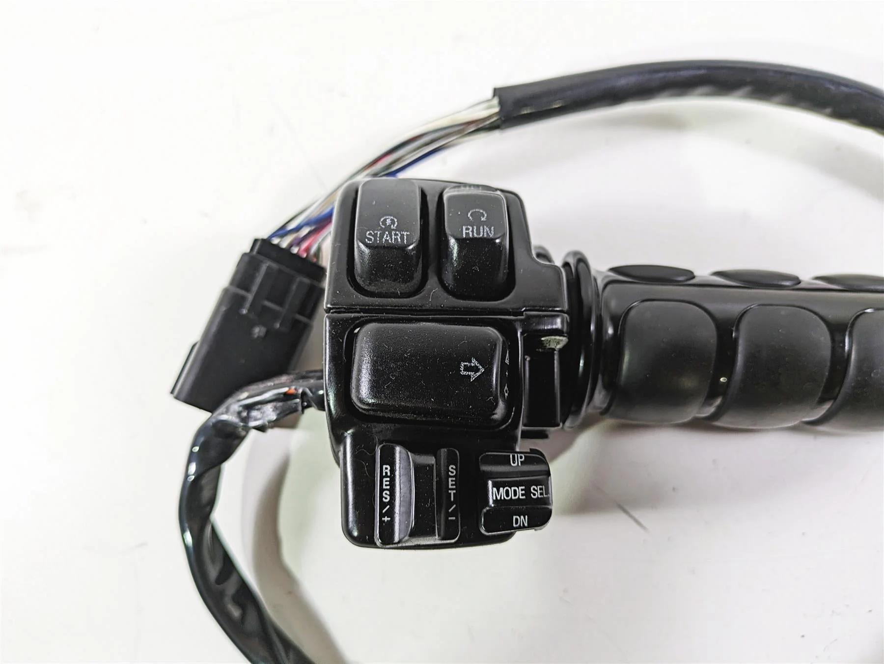 2008 Harley Touring FLHTCU E-Glide 105TH Right Control Switch Cruise 71684-06A - Image 6