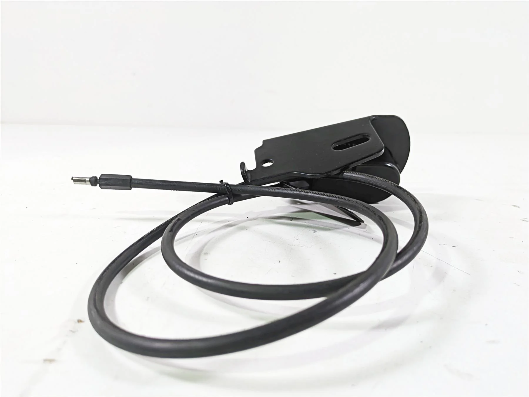 2008 Harley Touring FLHTCU E-Glide 105TH Seat Release Latch & Cable - Image 5