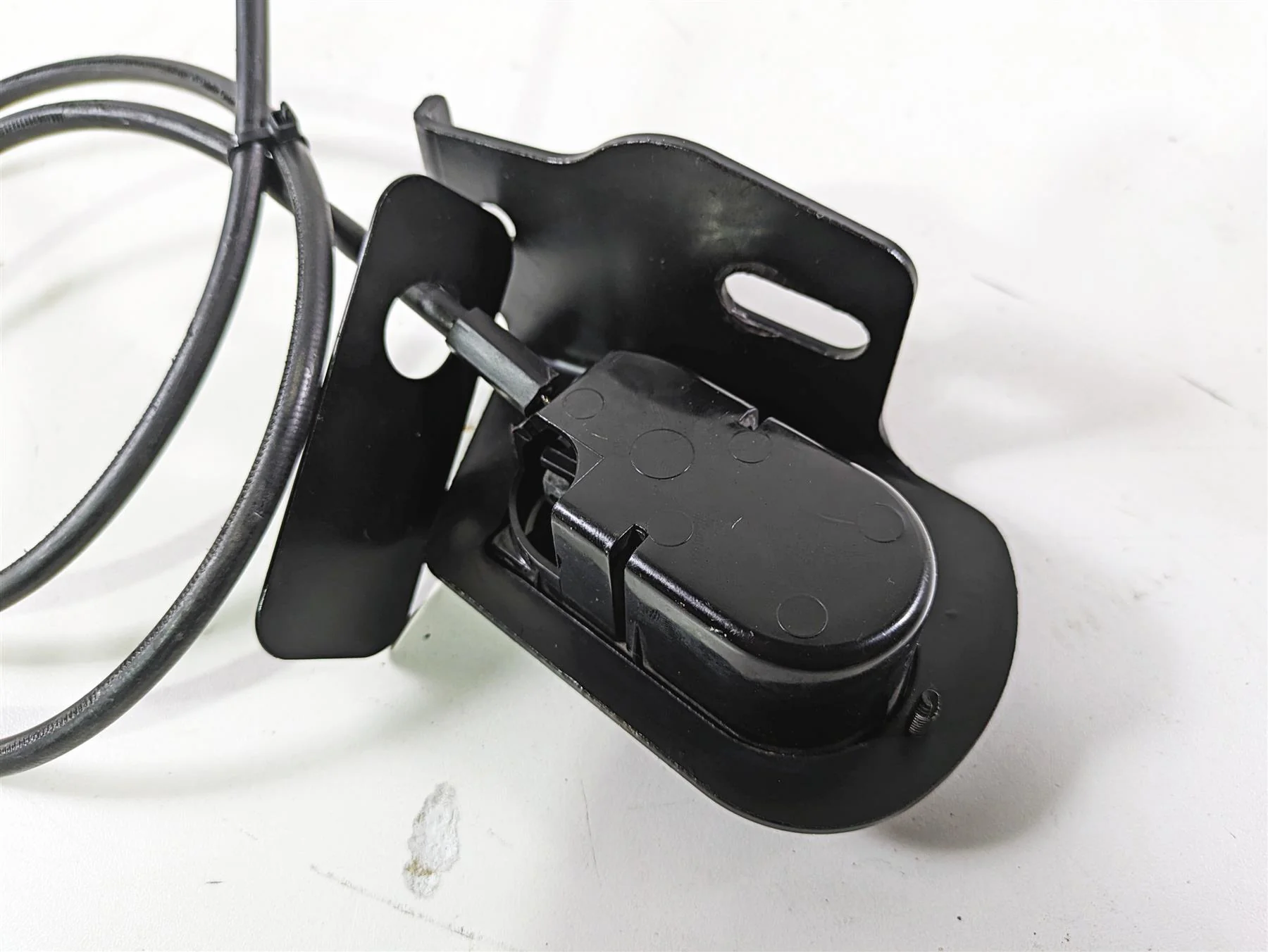 2008 Harley Touring FLHTCU E-Glide 105TH Seat Release Latch & Cable - Image 7