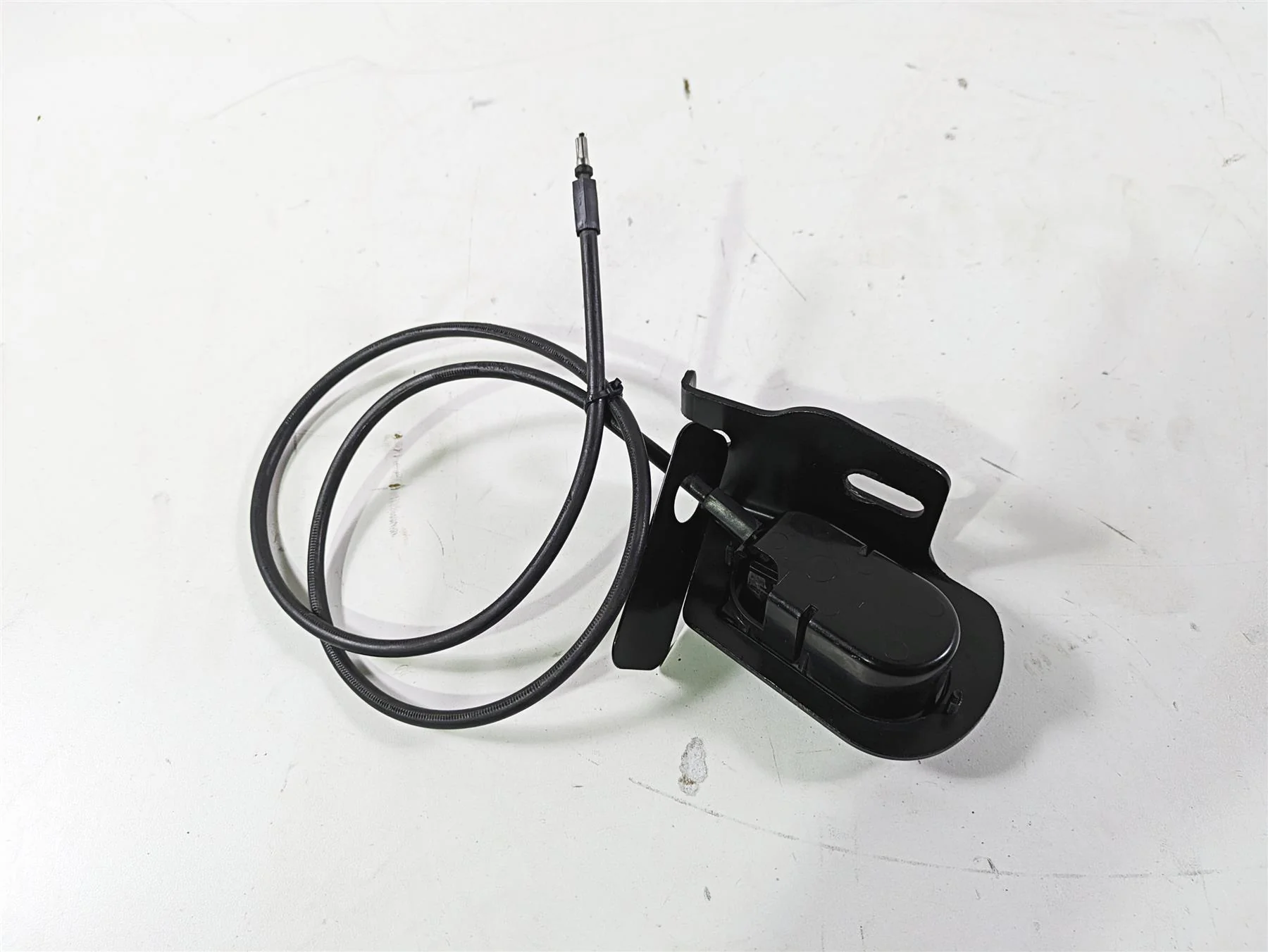 2008 Harley Touring FLHTCU E-Glide 105TH Seat Release Latch & Cable - Image 8