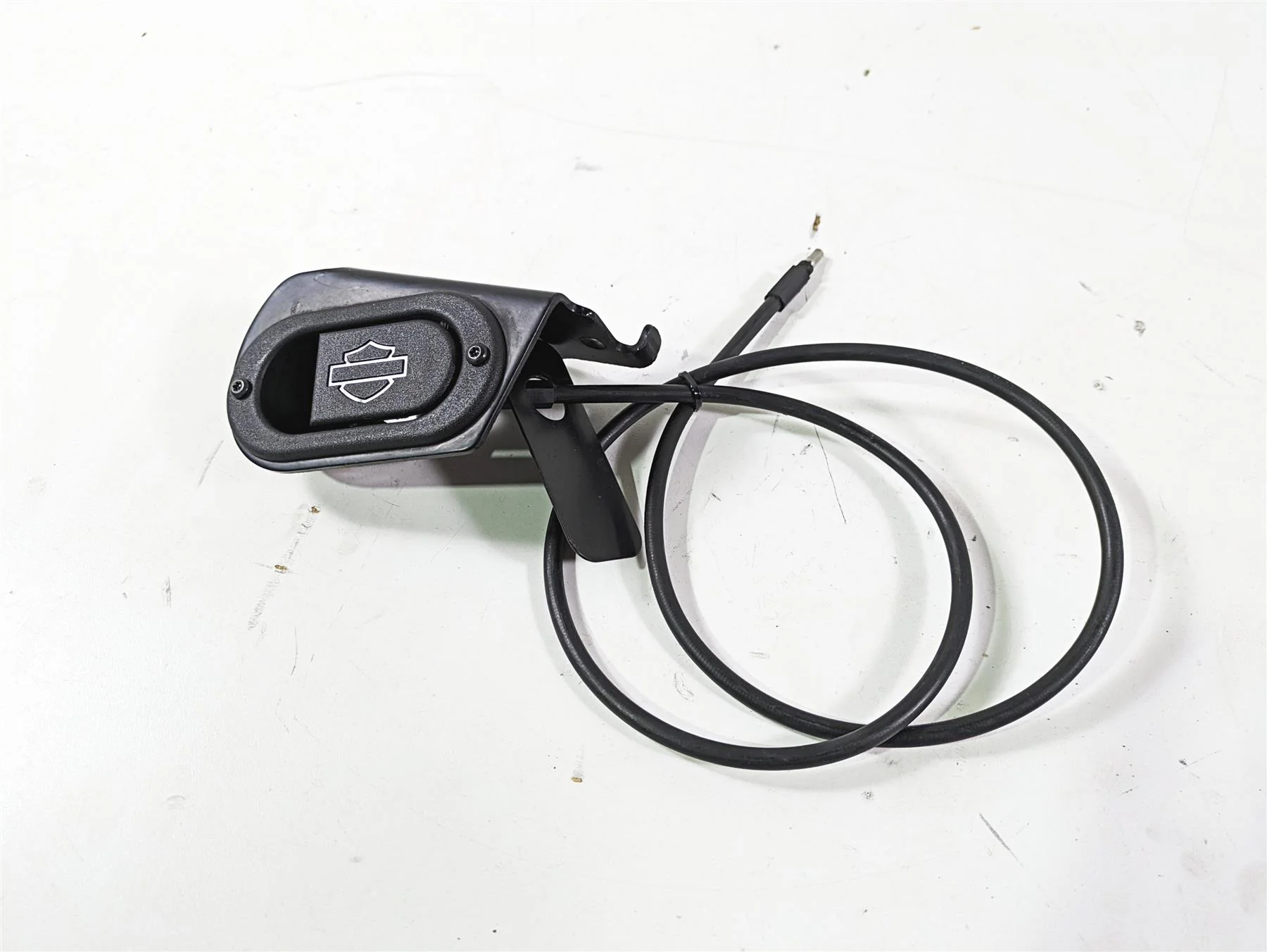 2008 Harley Touring FLHTCU E-Glide 105TH Seat Release Latch & Cable - Image 9