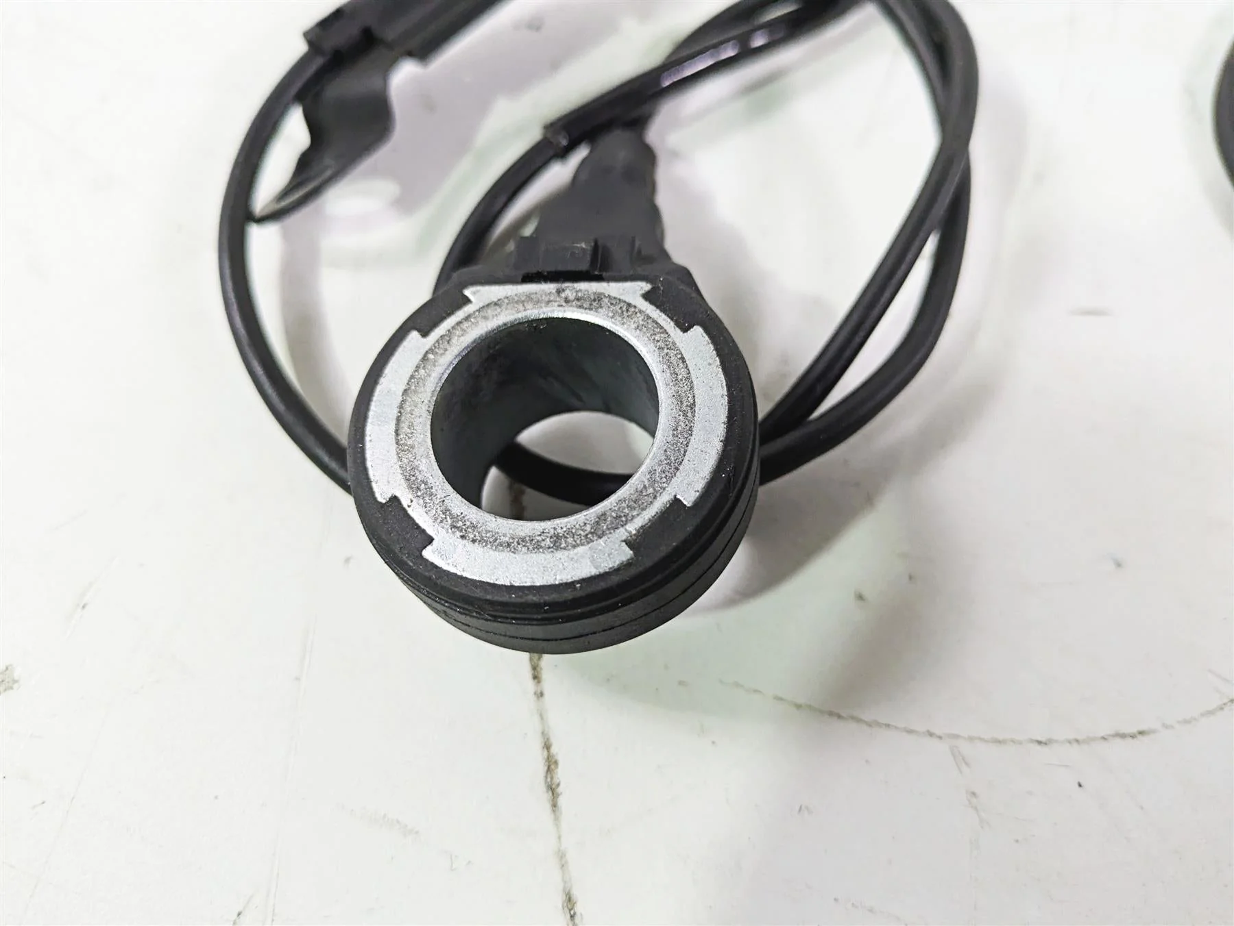 2008 Harley Touring FLHTP Electra Glide Abs Wheel Speed Sensor Set 40614-08 - Image 10