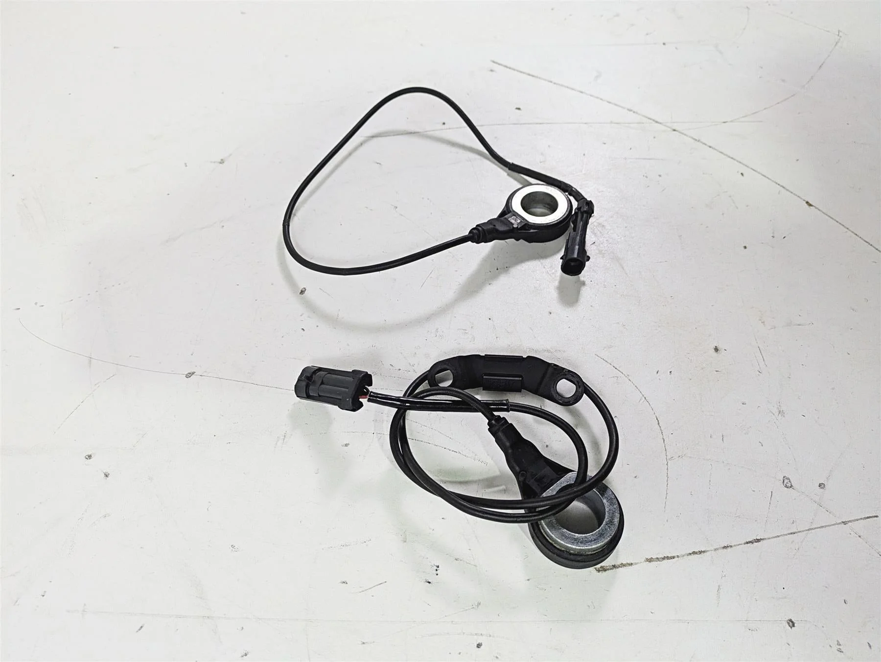 2008 Harley Touring FLHTP Electra Glide Abs Wheel Speed Sensor Set 40614-08 - Image 2