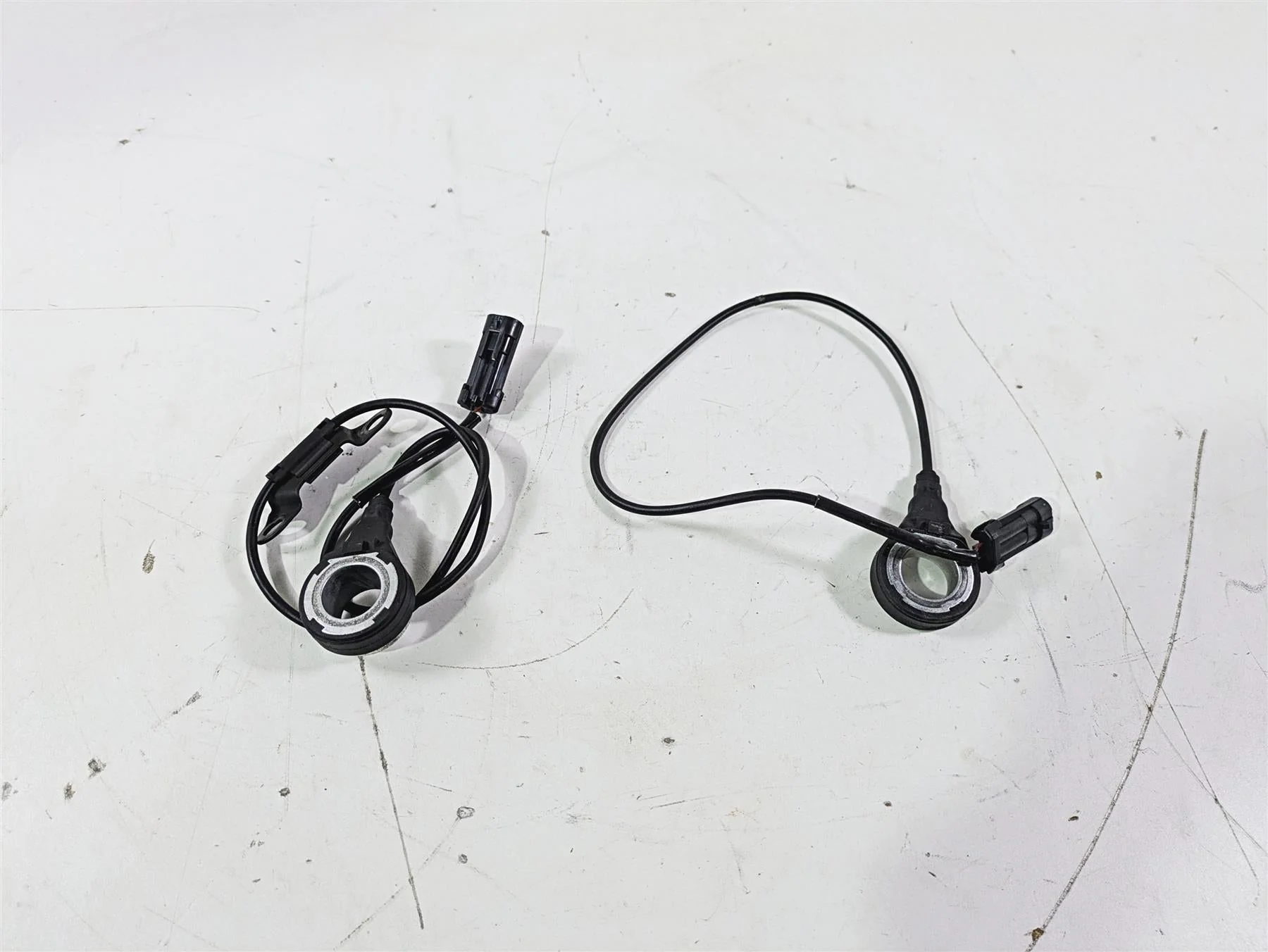 2008 Harley Touring FLHTP Electra Glide Abs Wheel Speed Sensor Set 40614-08 - Image 7