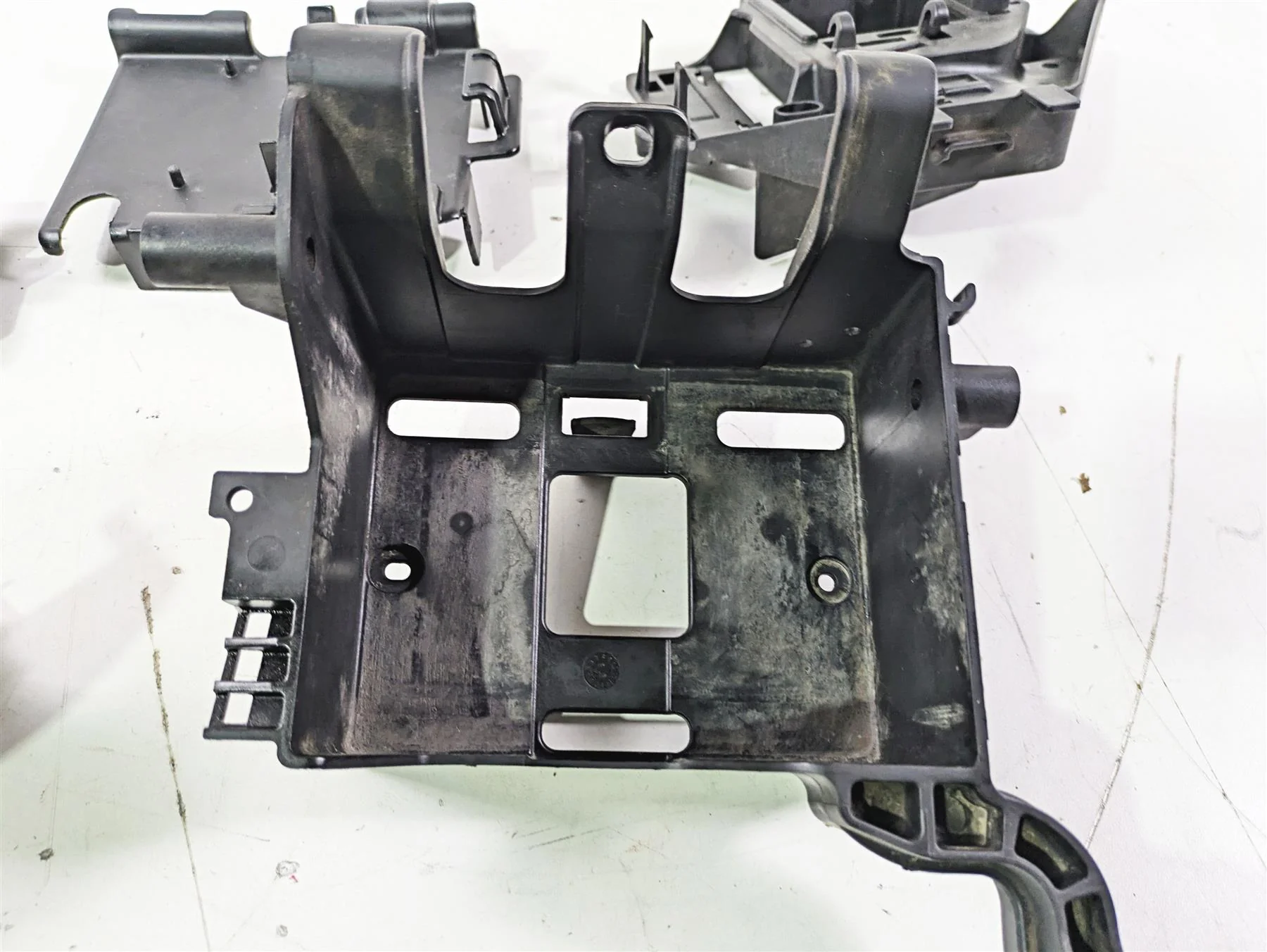 2008 Harley Touring FLHTP Electra Glide Electrical Wiring Holder Set 70344-08 - Image 5