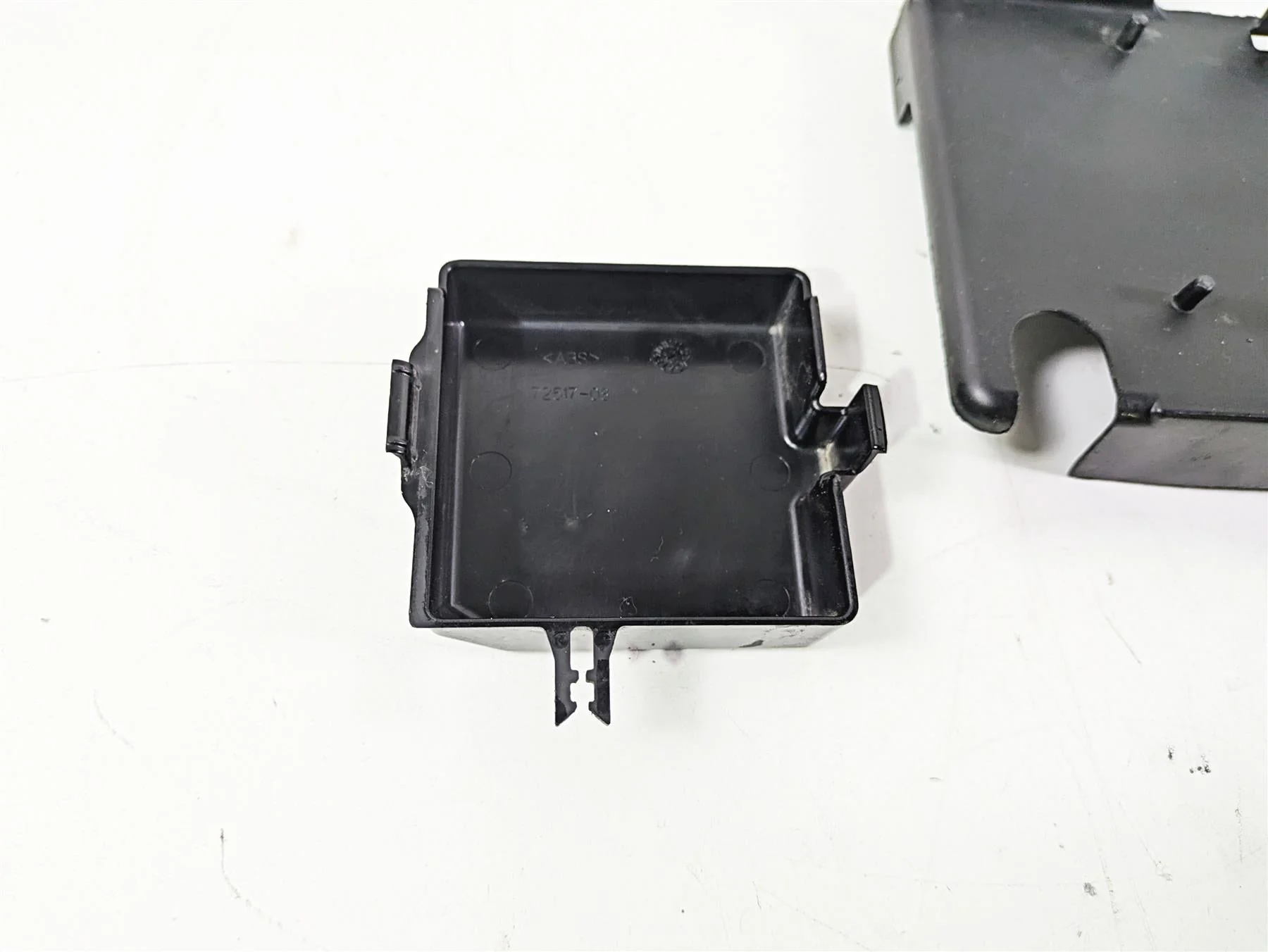 2008 Harley Touring FLHTP Electra Glide Electrical Wiring Holder Set 70344-08 - Image 8