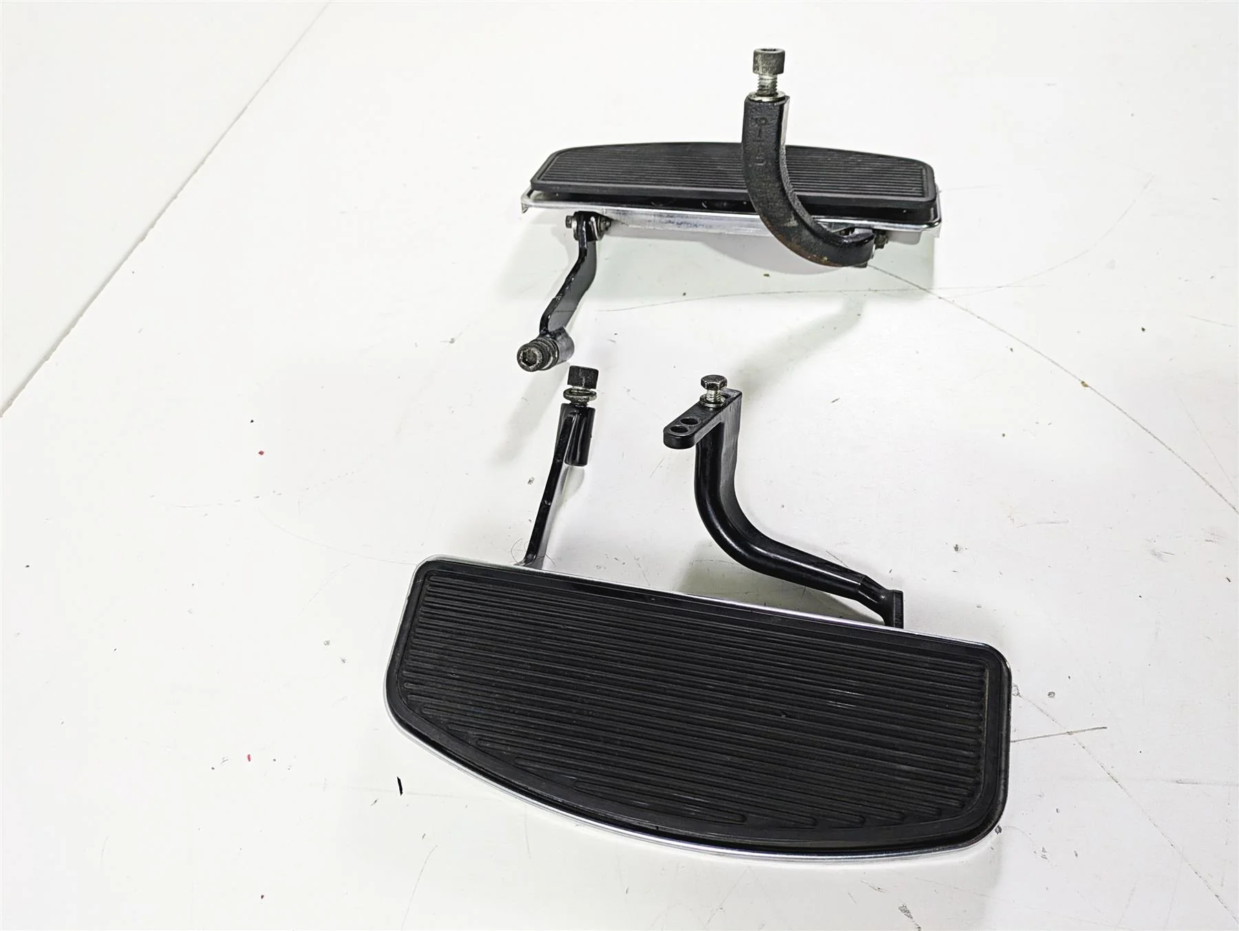 2008 Harley Touring FLHTP Electra Glide Front Foot Floor Board Set 50621-06A - Image 3