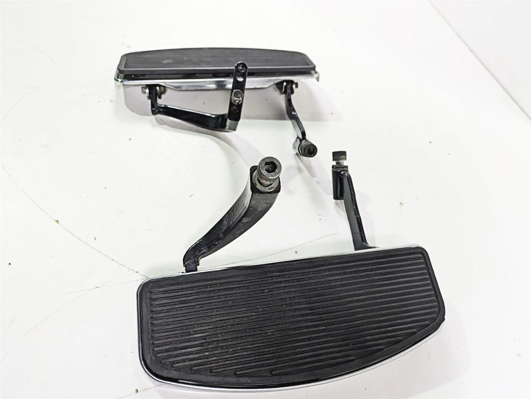 2008 Harley Touring FLHTP Electra Glide Front Foot Floor Board Set 50621-06A - Image 4