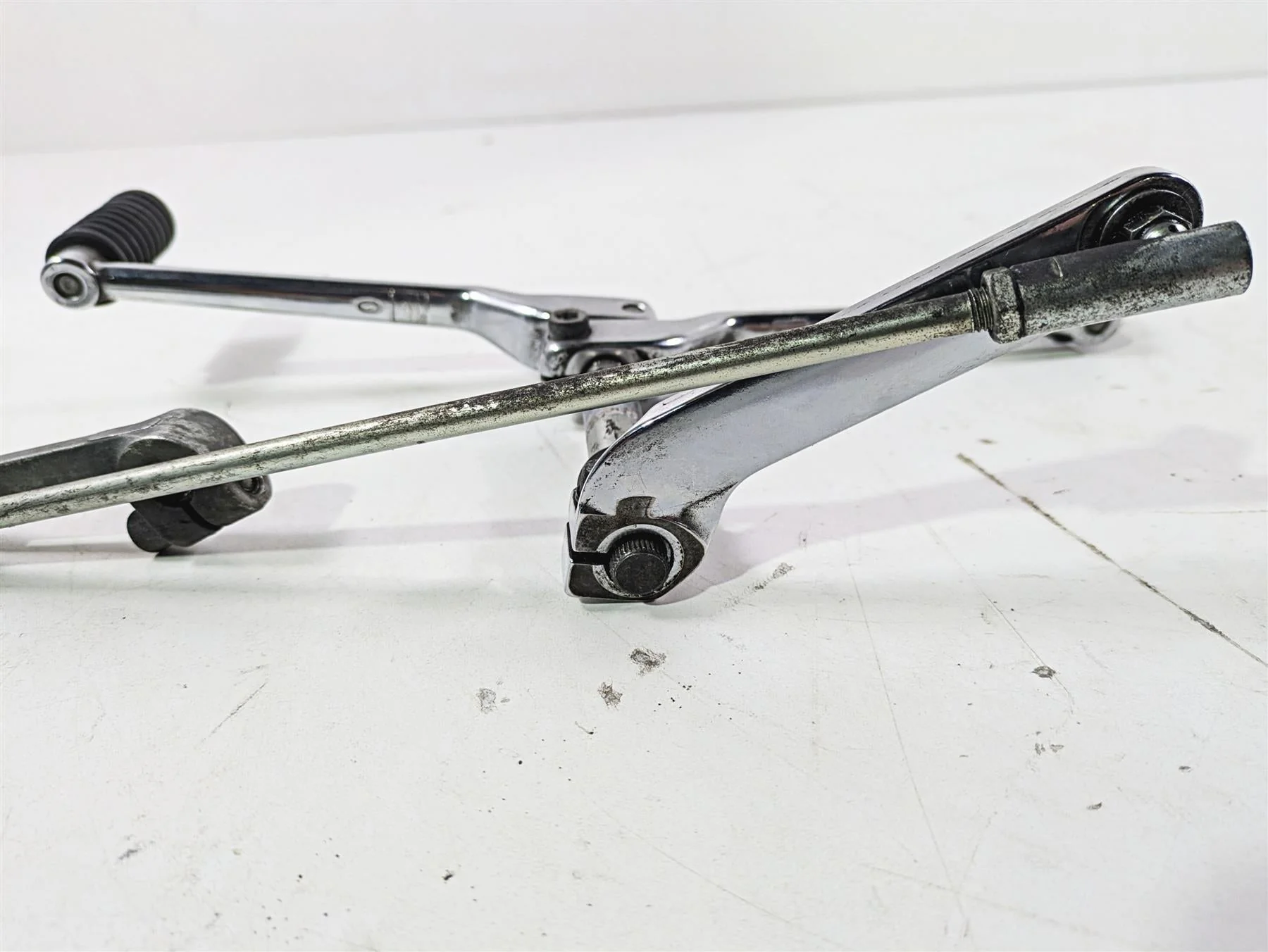 2008 Harley Touring FLHTP Electra Glide Gear Shift & Brake Lever Set 33895-82E - Image 11