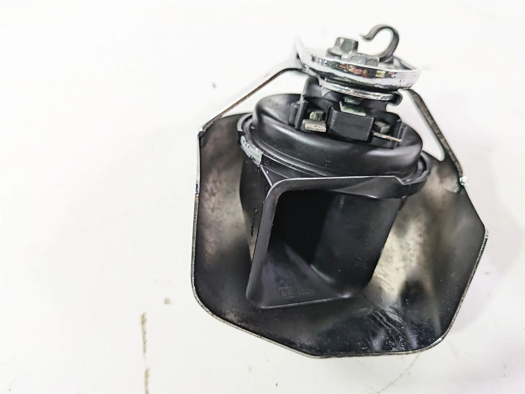 2008 Harley Touring FLHTP Electra Glide Horn + Chrome Cover 61300478A - Image 9