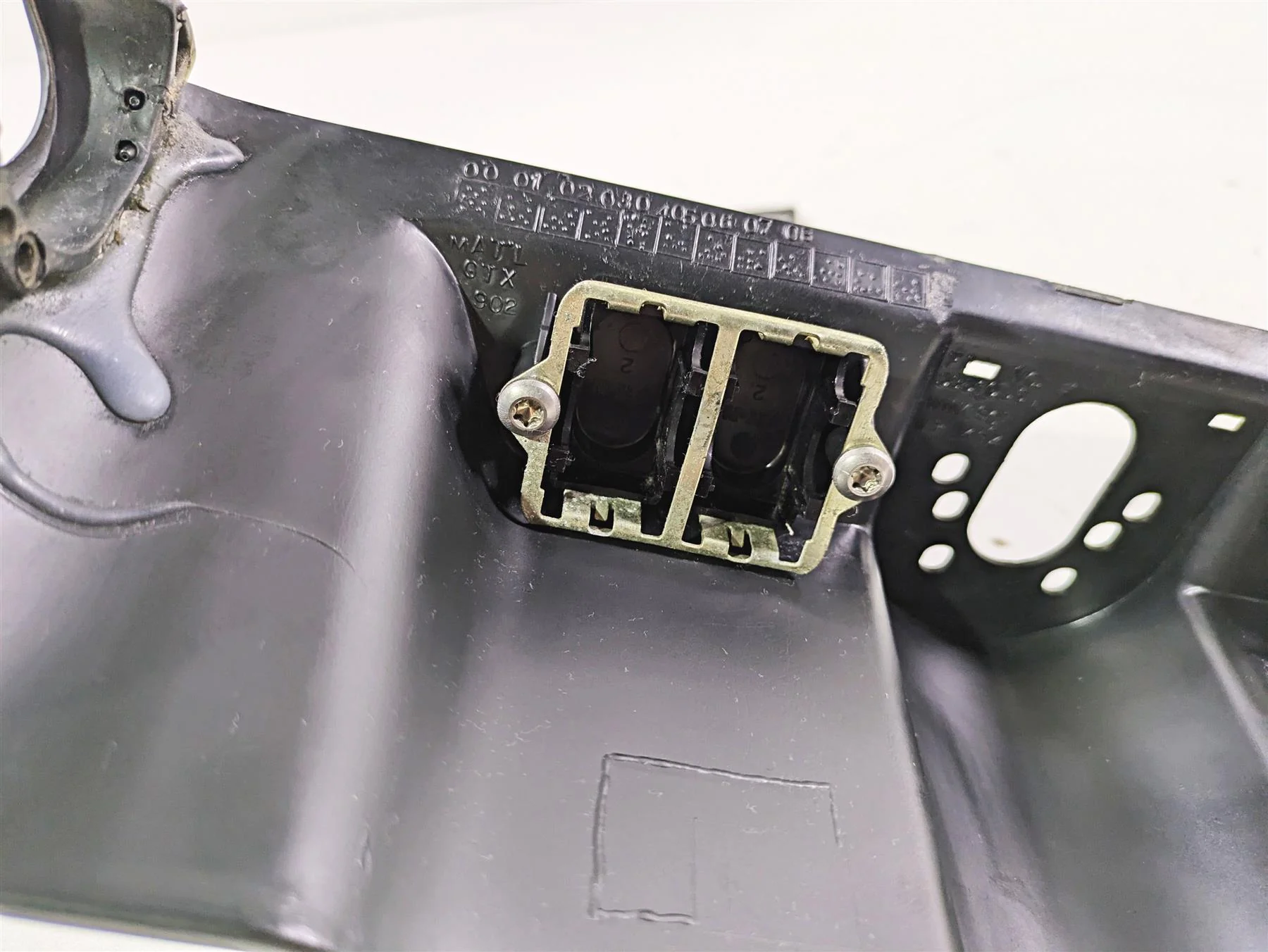 2008 Harley Touring FLHTP Electra Glide Ignition Switch Cover Fairing 58510-96 - Image 11