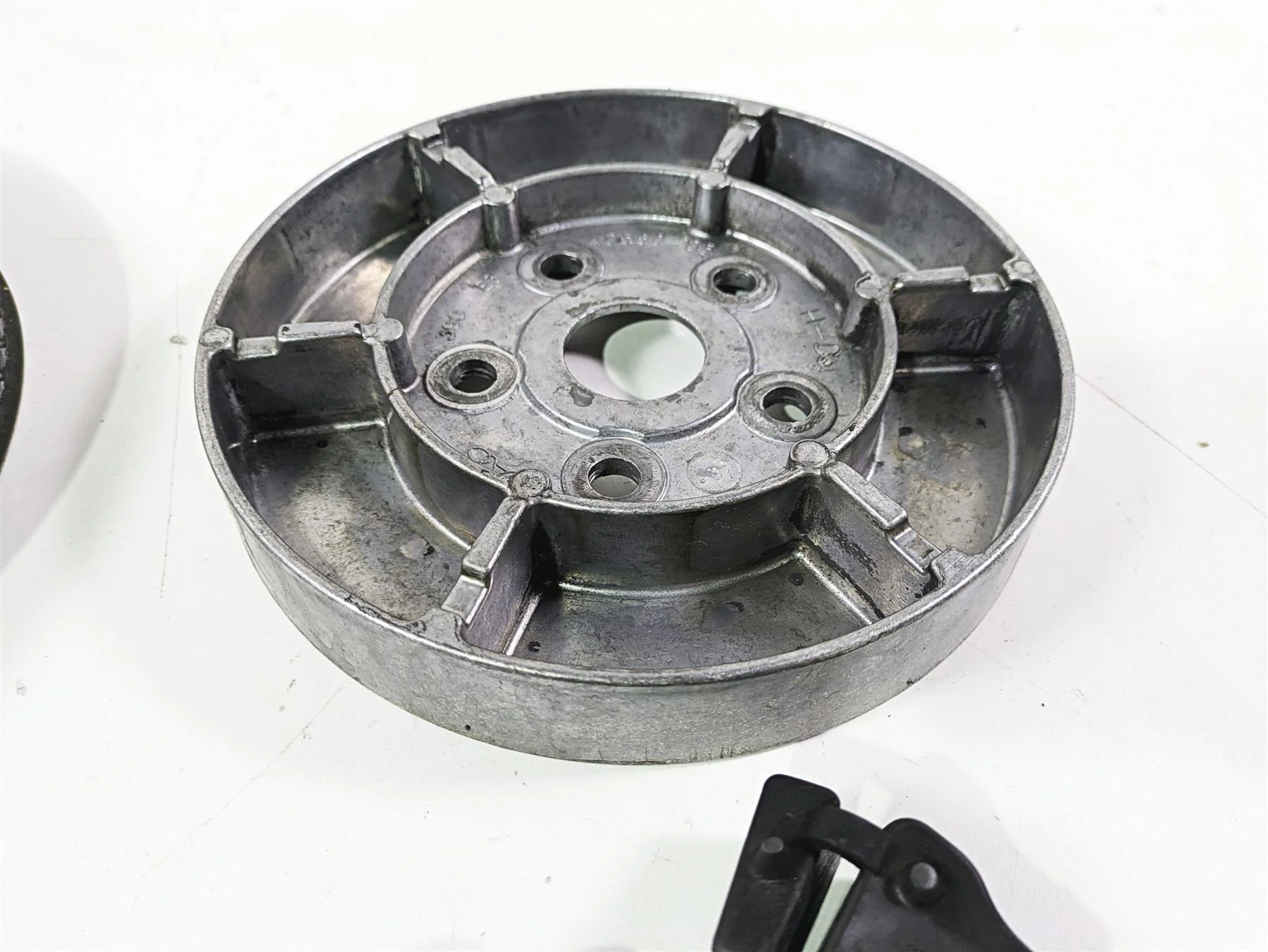 2008 Harley Touring FLHTP Electra Glide Rear Belt Pulley + Mount 37781-08 - Image 12
