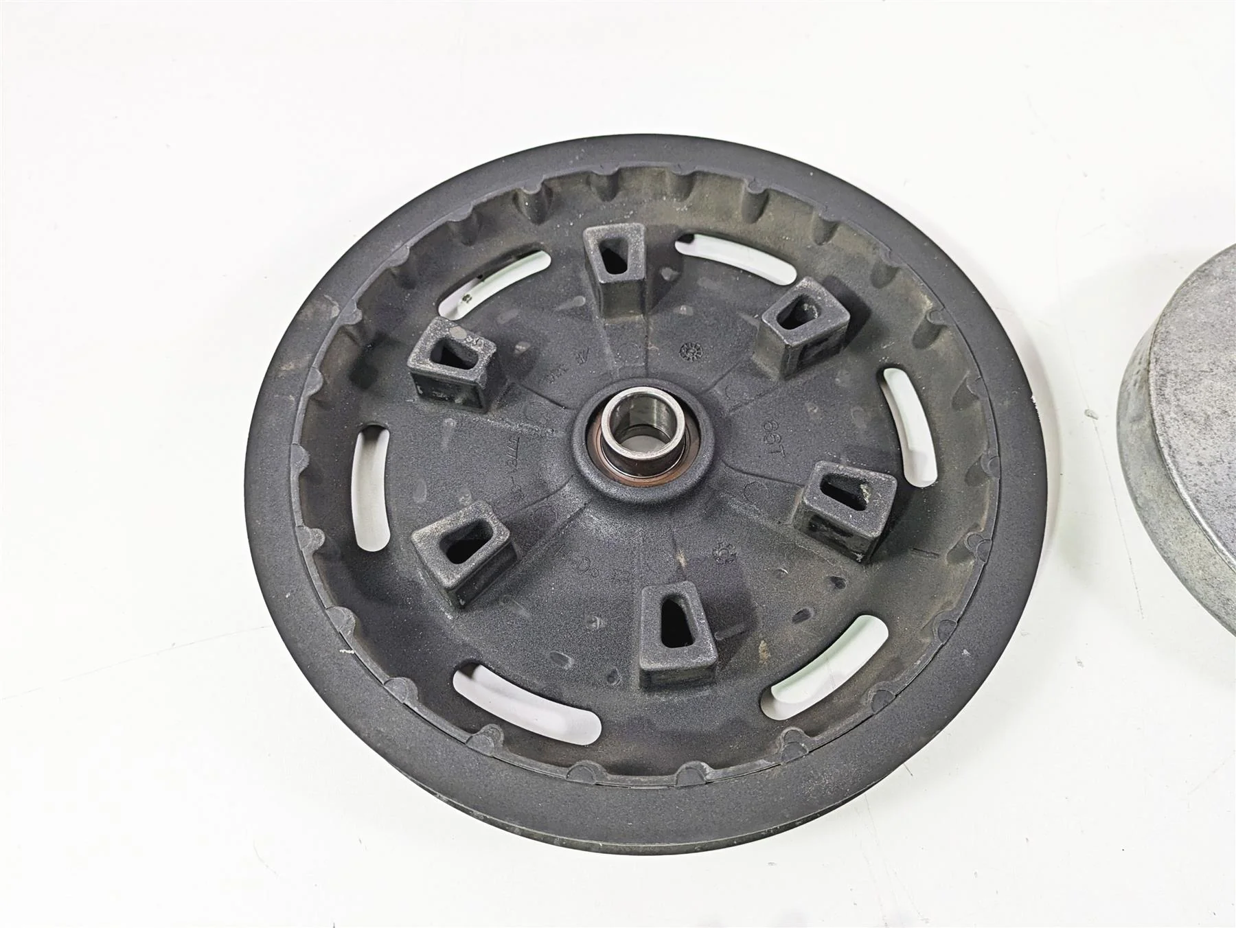 2008 Harley Touring FLHTP Electra Glide Rear Belt Pulley + Mount 37781-08 - Image 9