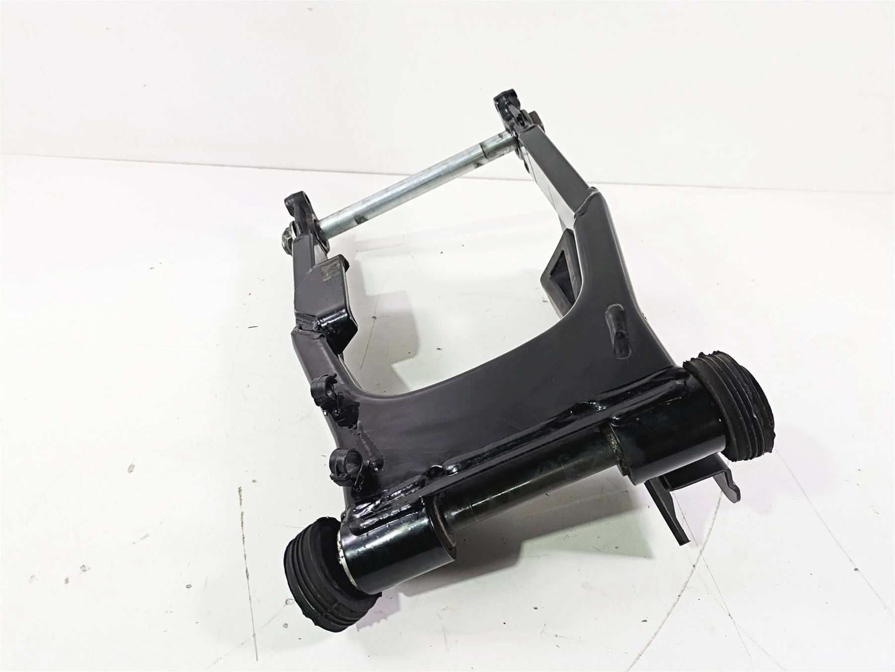 2008 Harley Touring FLHTP Electra Glide Rear Swingarm Swing Arm 47549-02A - Image 2