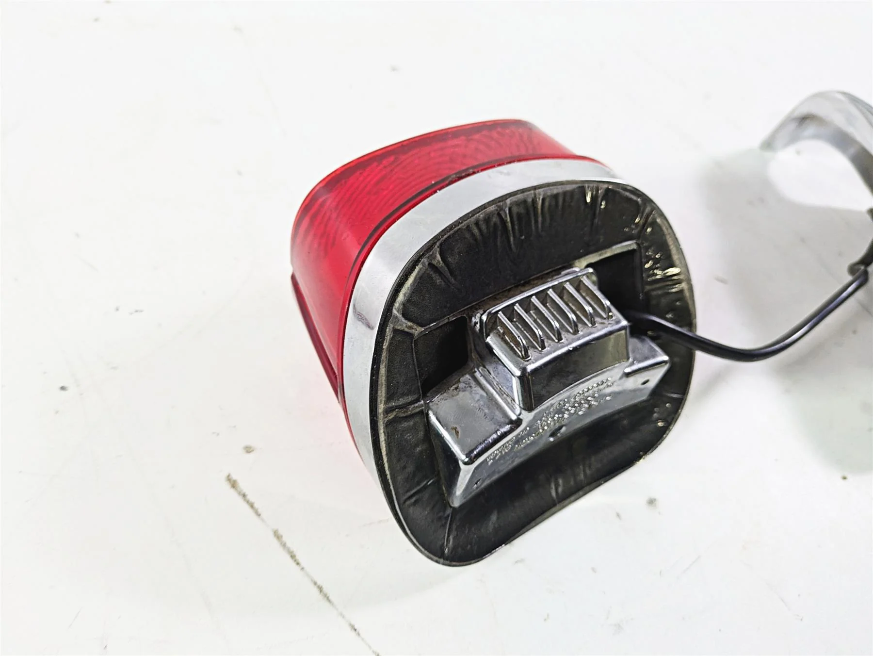 2008 Harley Touring FLHTP Electra Glide Tail & Bumper Light Set - Read 68140-04 - Image 10