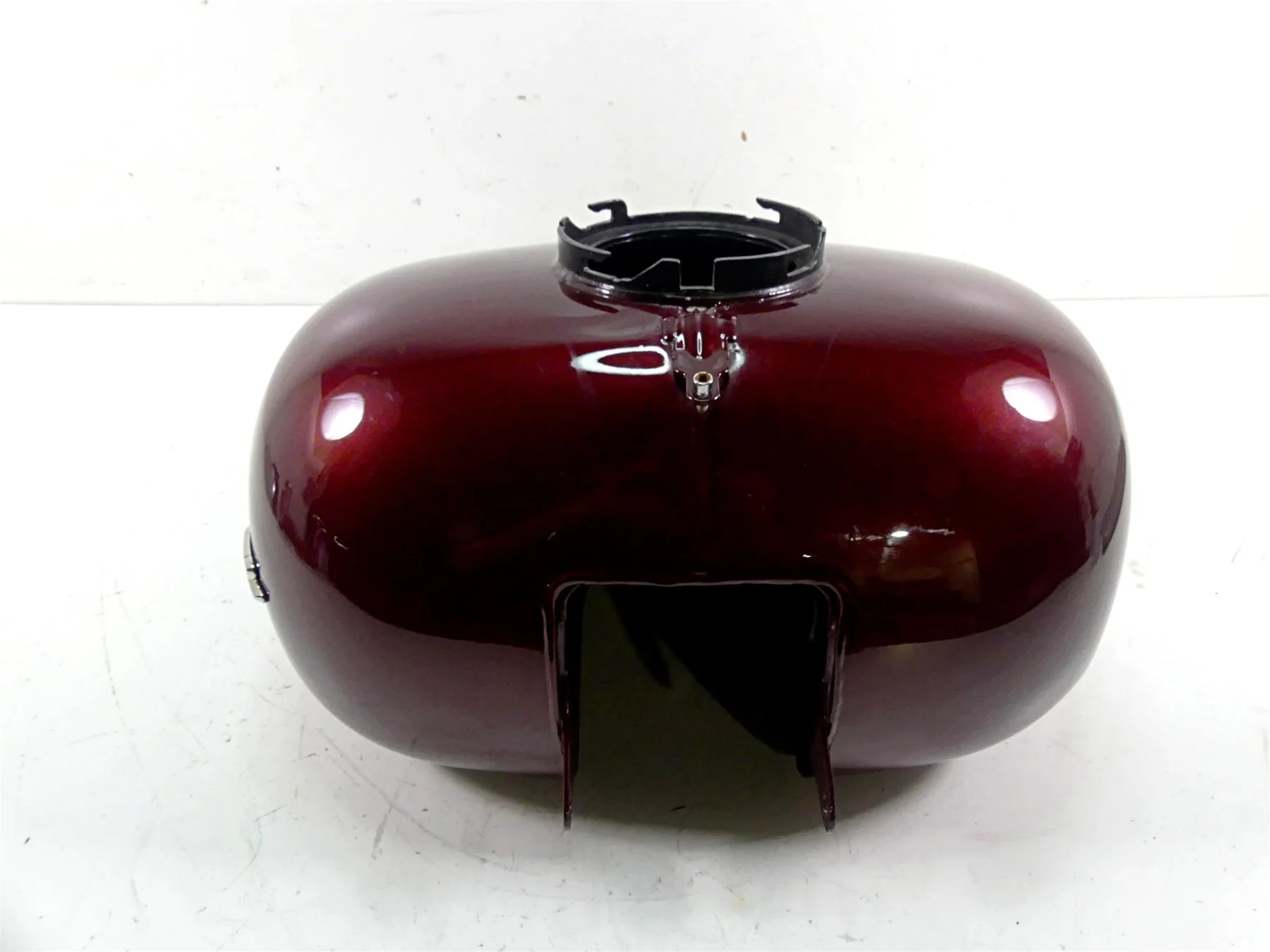 2008 Harley Touring FLHX Street Glide Fuel Gas Petrol Tank - Dented 61356-08 - Image 4