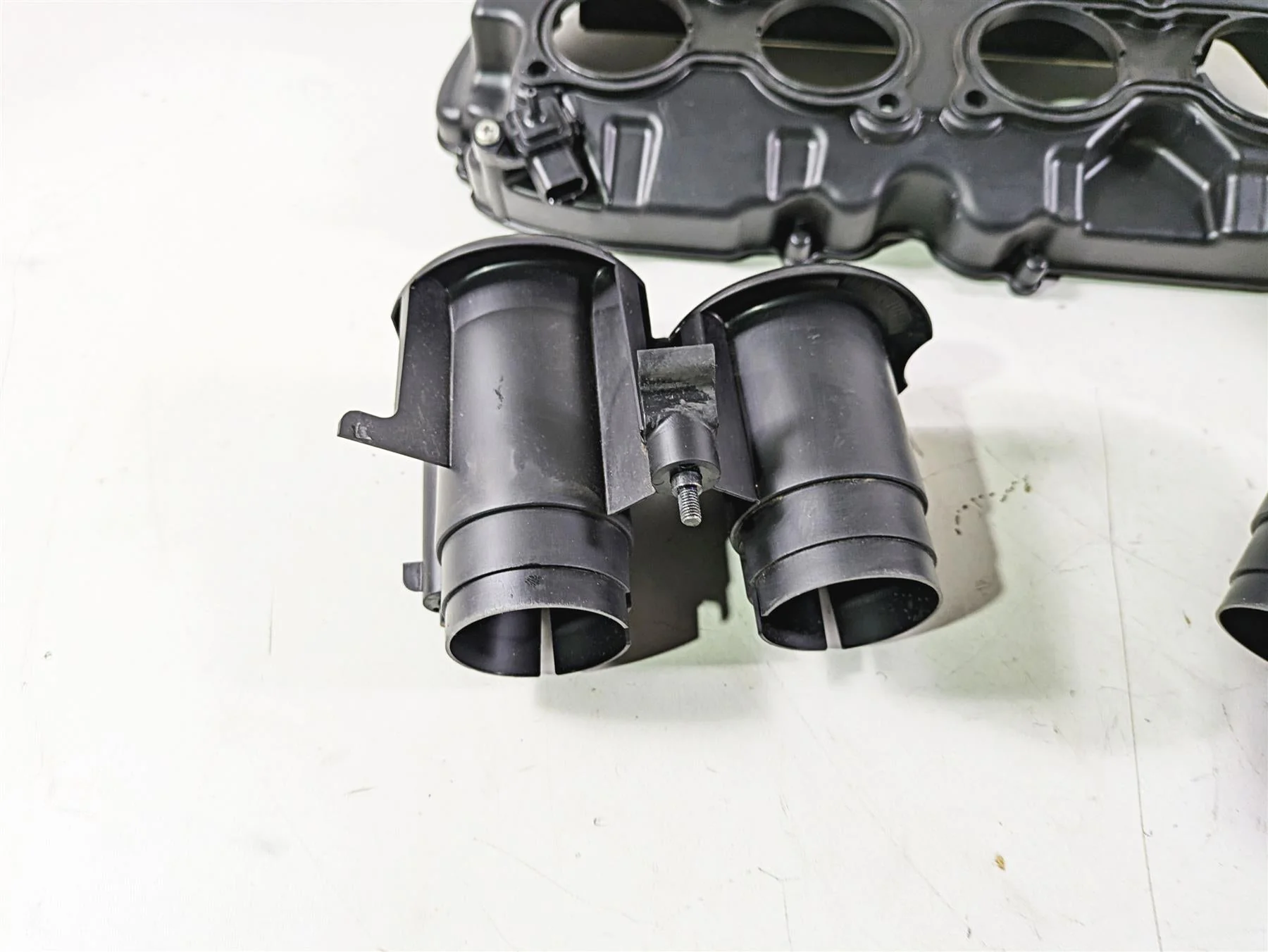 2008 Honda CBR1000RR SC59 Air Box Filter & Upper Injectors -Read 17220-MFL-000 - Image 10