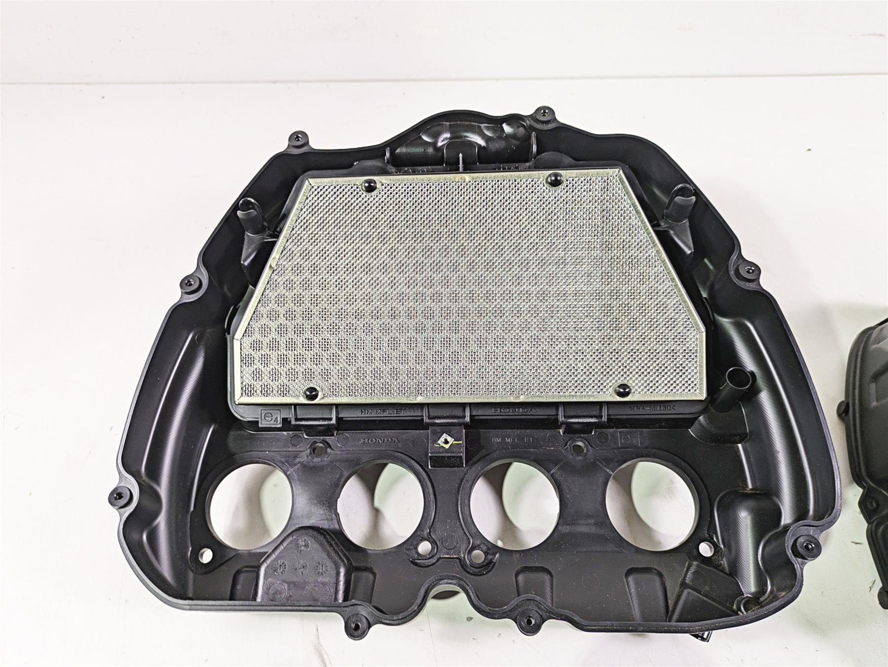 2008 Honda CBR1000RR SC59 Air Box Filter & Upper Injectors -Read 17220-MFL-000 - Image 5