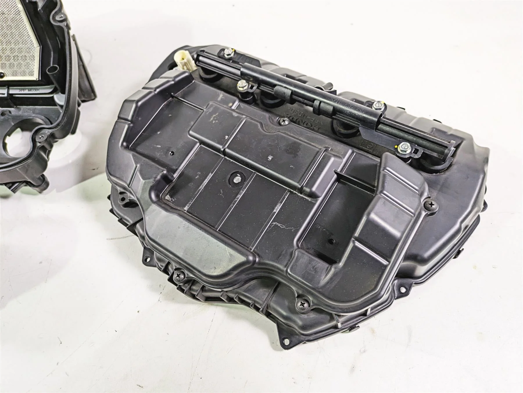 2008 Honda CBR1000RR SC59 Air Box Filter & Upper Injectors -Read 17220-MFL-000 - Image 6