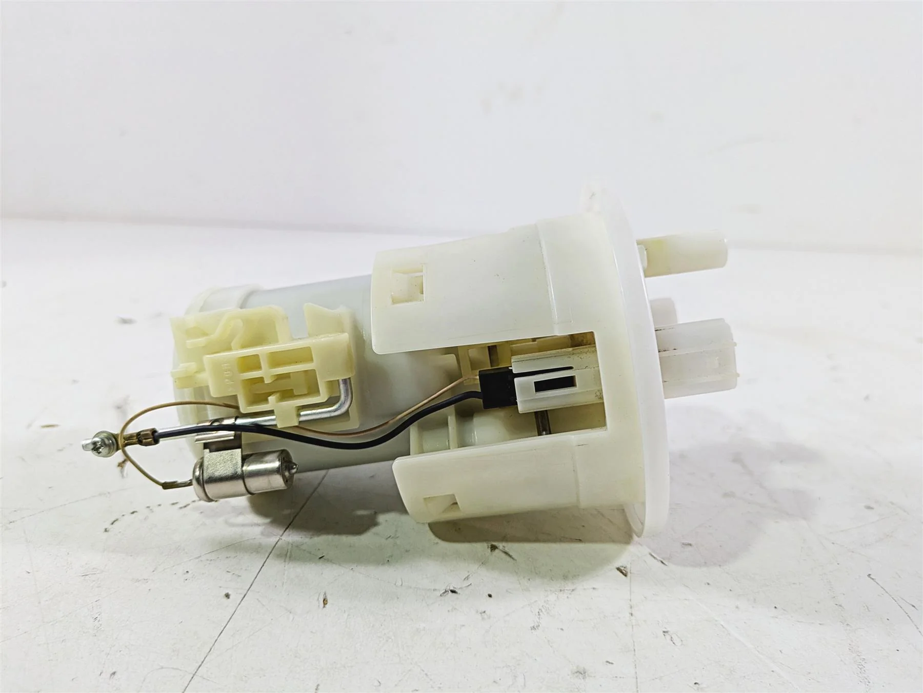 2008 Honda CBR1000RR SC59 Denso Fuel Gas Petrol Pump - Tested 16700-MFL-003 - Image 2