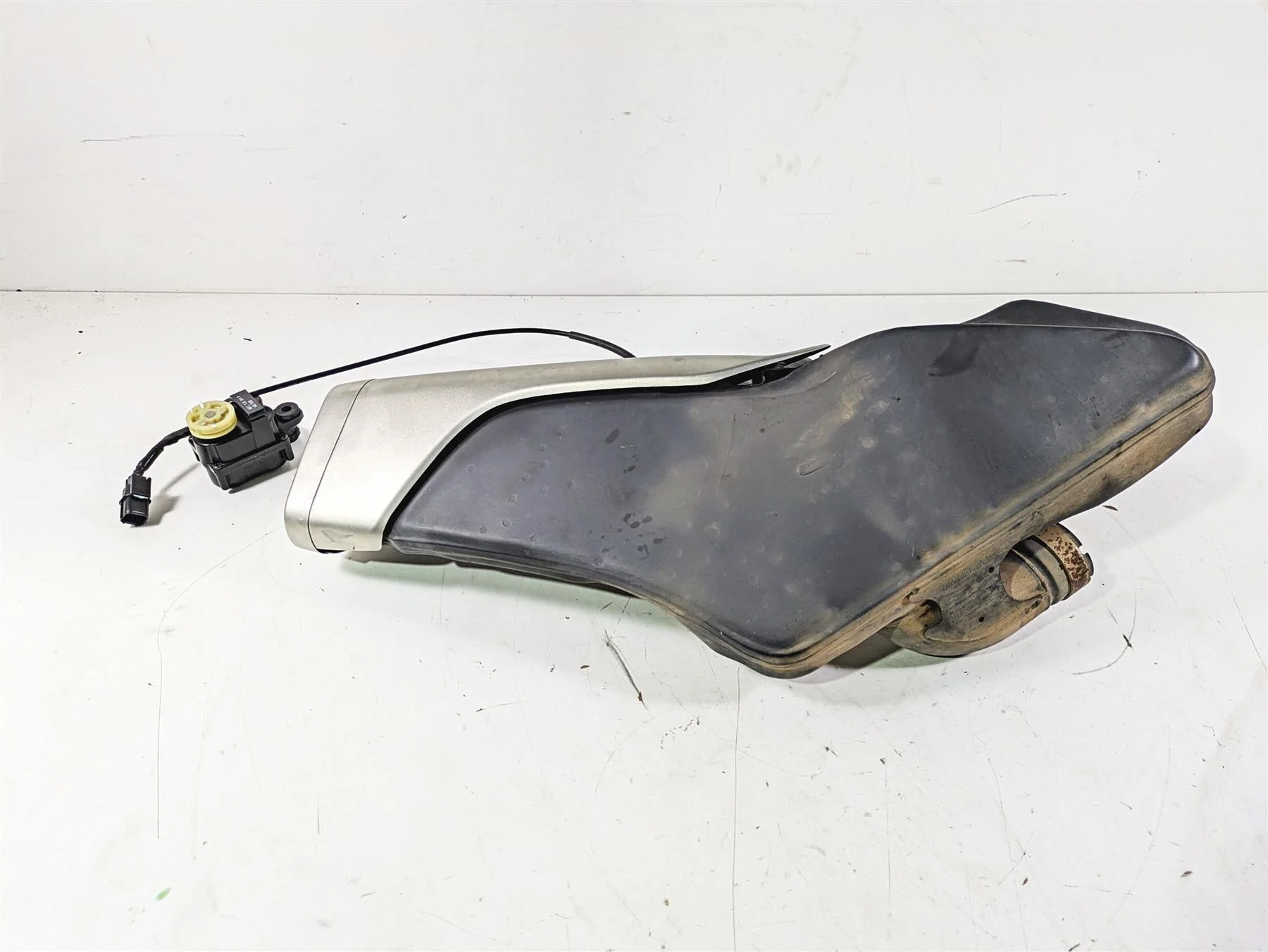 2008 Honda CBR1000RR SC59 Exhaust Muffler Silencer Pipe + Servo 18310-MFL-672