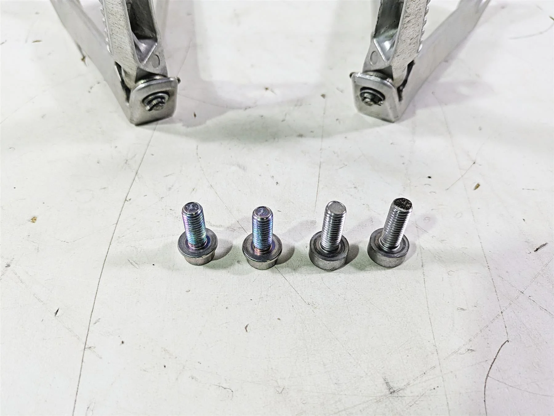 2008 Honda CBR1000RR SC59 Rear Passenger Footpeg Set 50750-MFL-000 50760-MFL-000 - Image 4